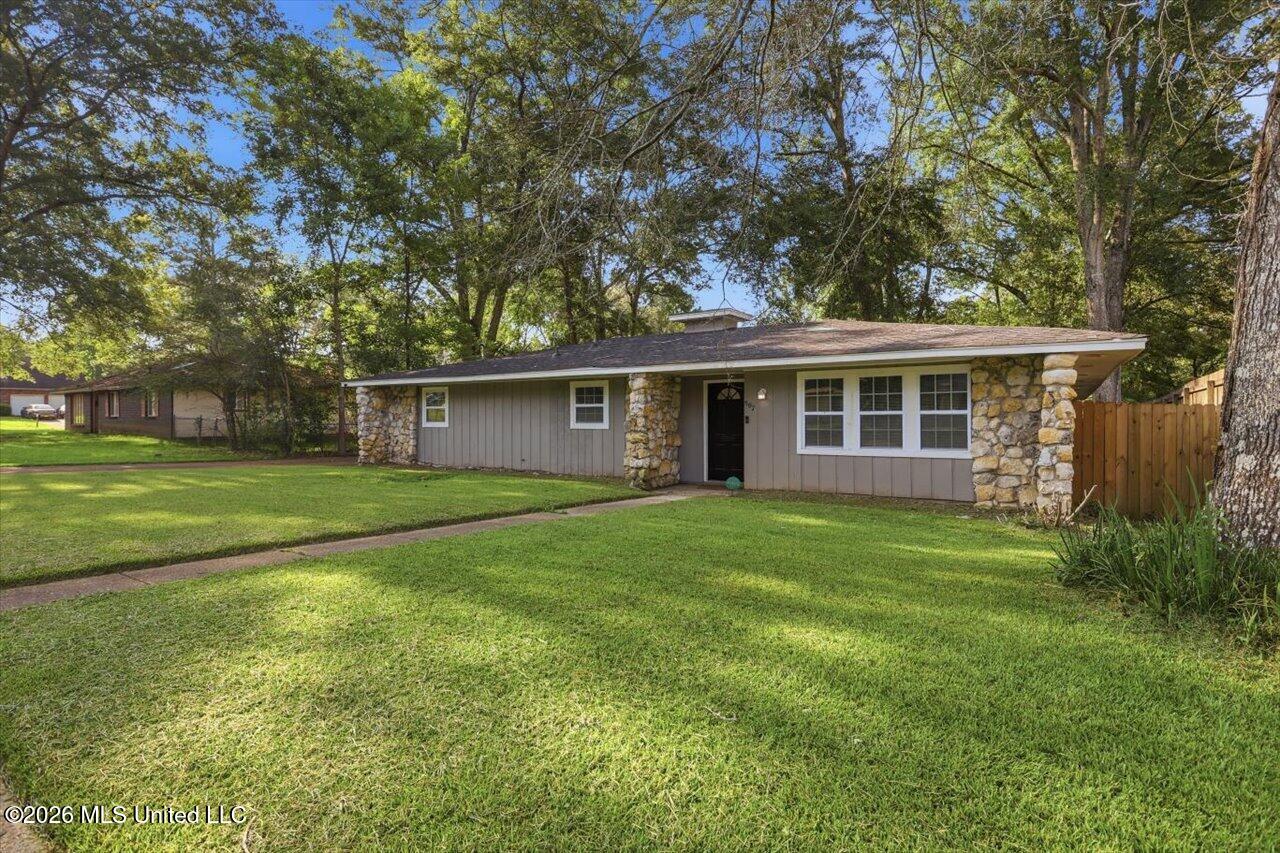 507 Heatherwood Drive Property Photo 2