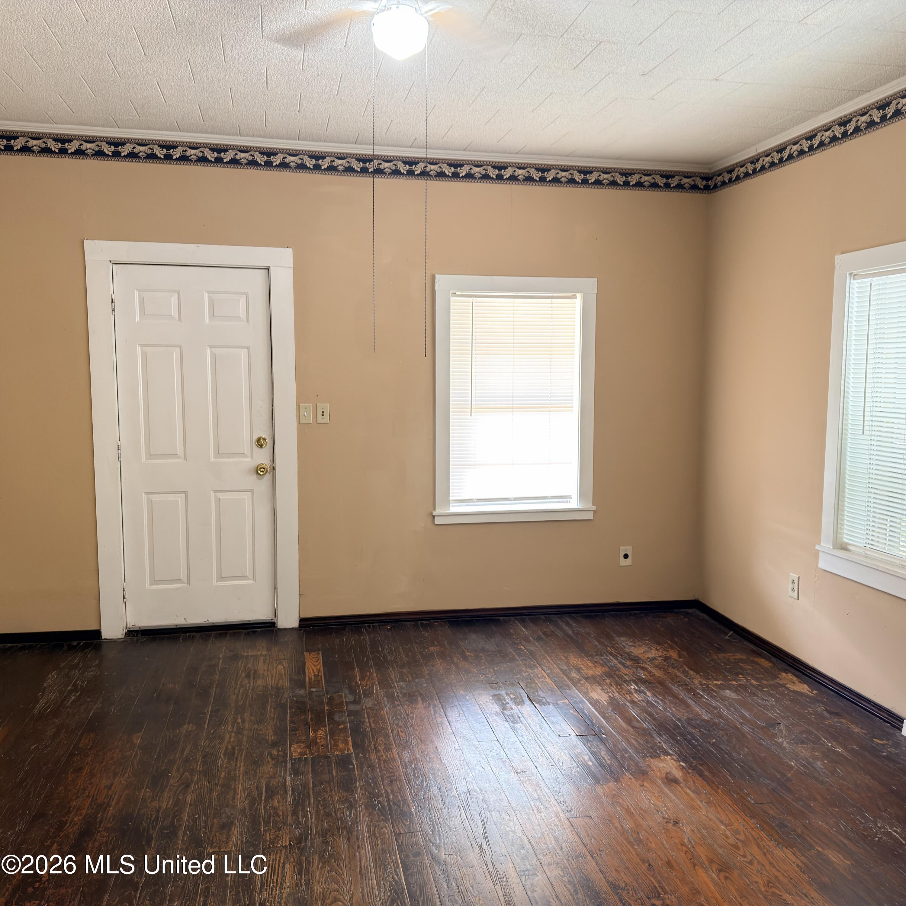 406 S Washington Street Property Photo 3