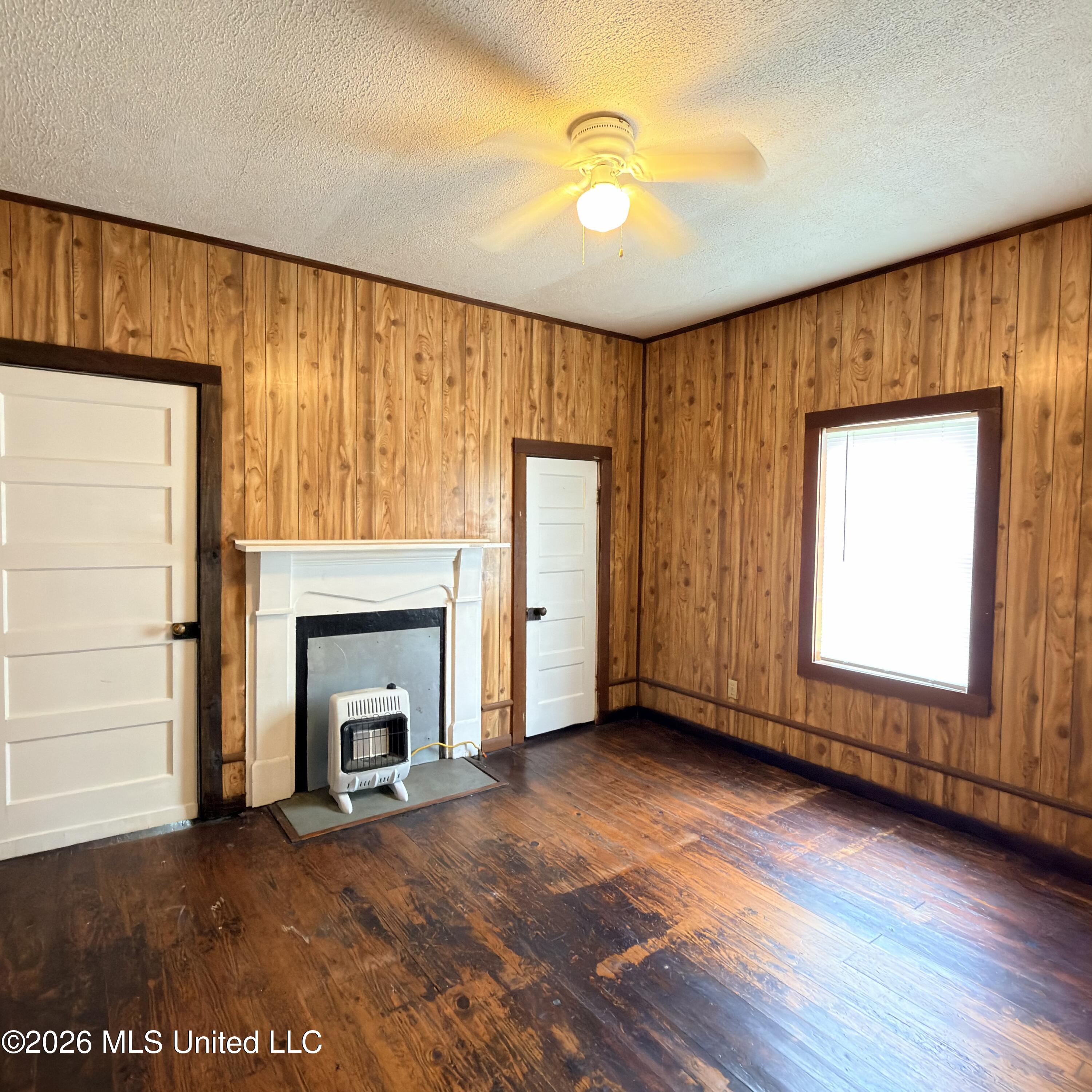 406 S Washington Street Property Photo 4
