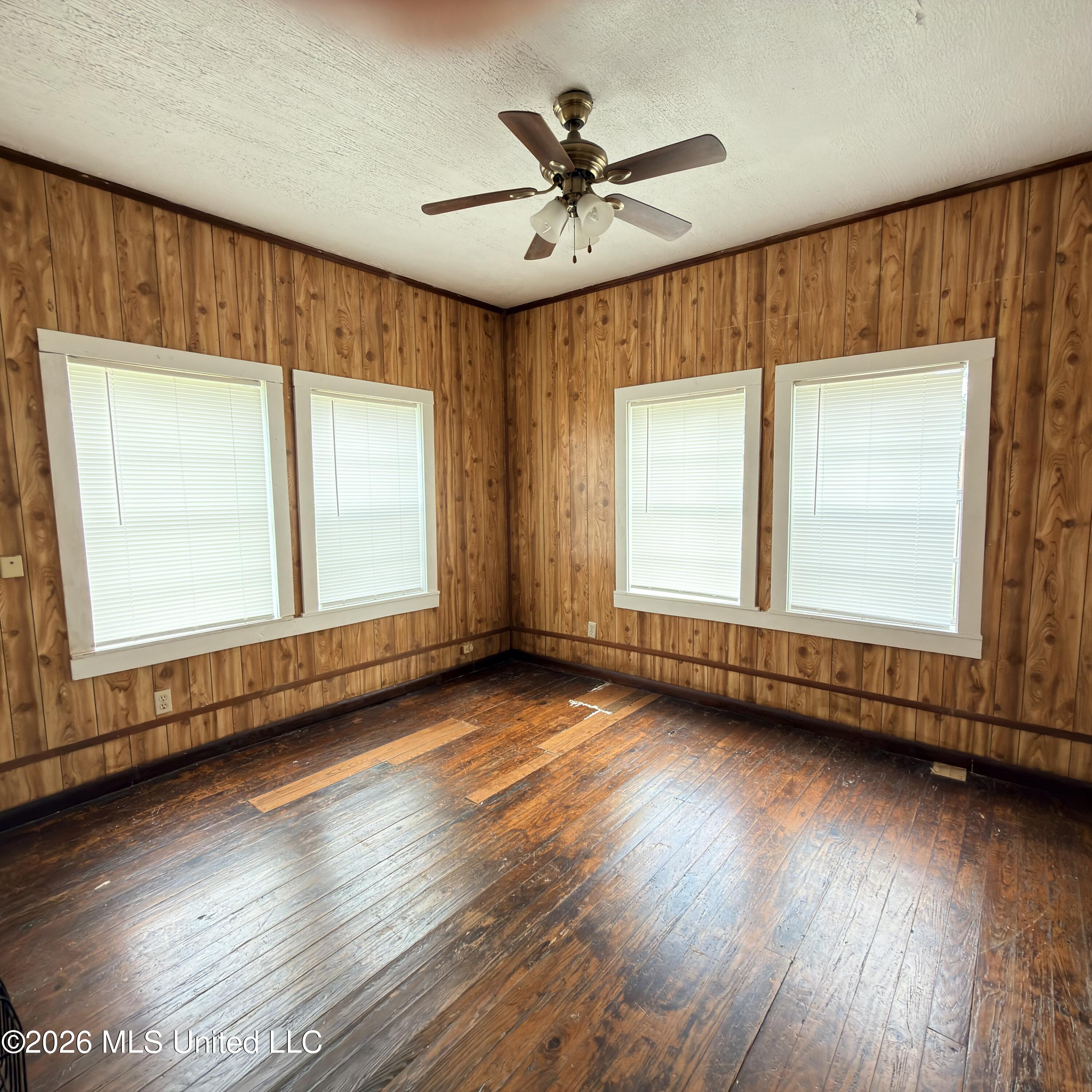 406 S Washington Street Property Photo 6