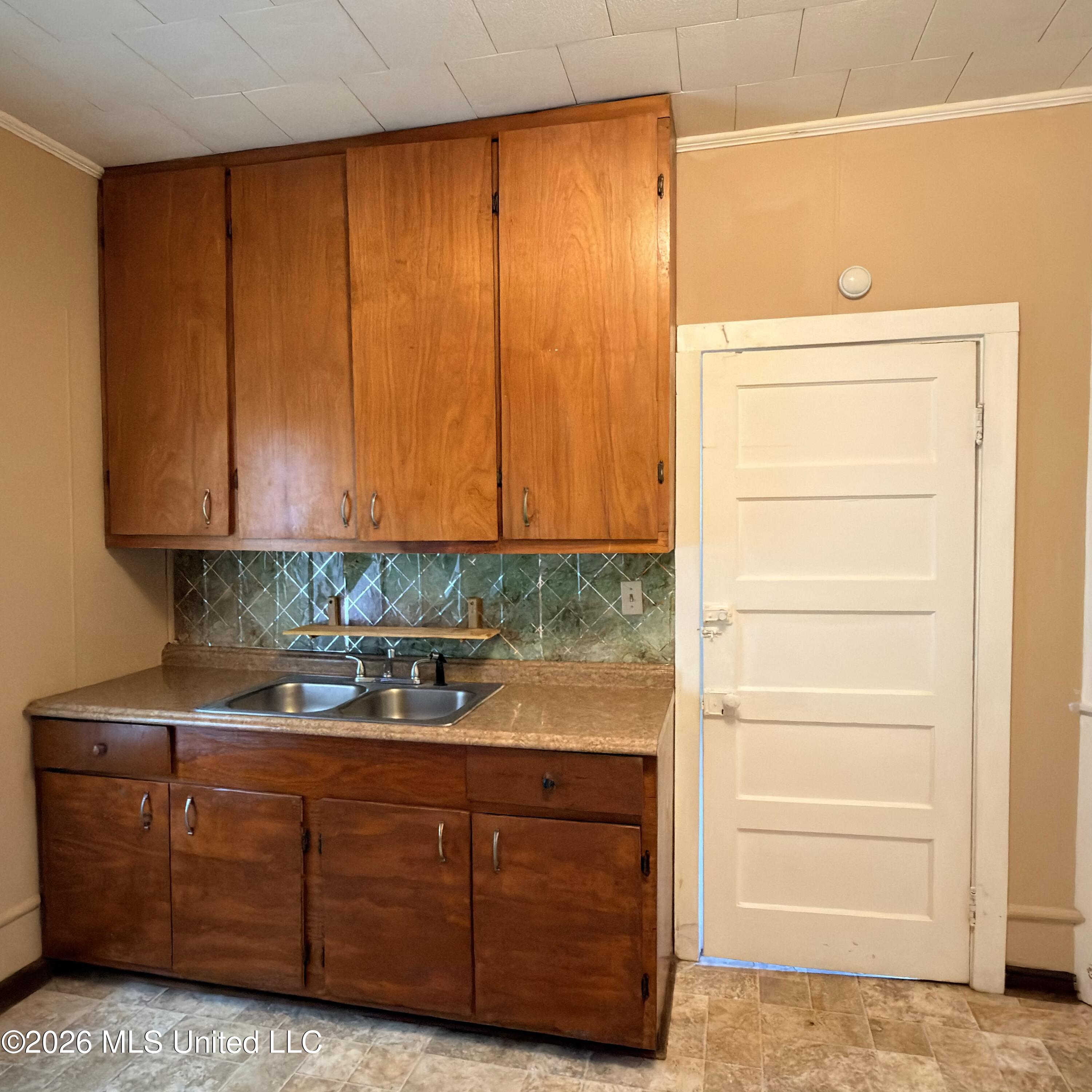 406 S Washington Street Property Photo 11