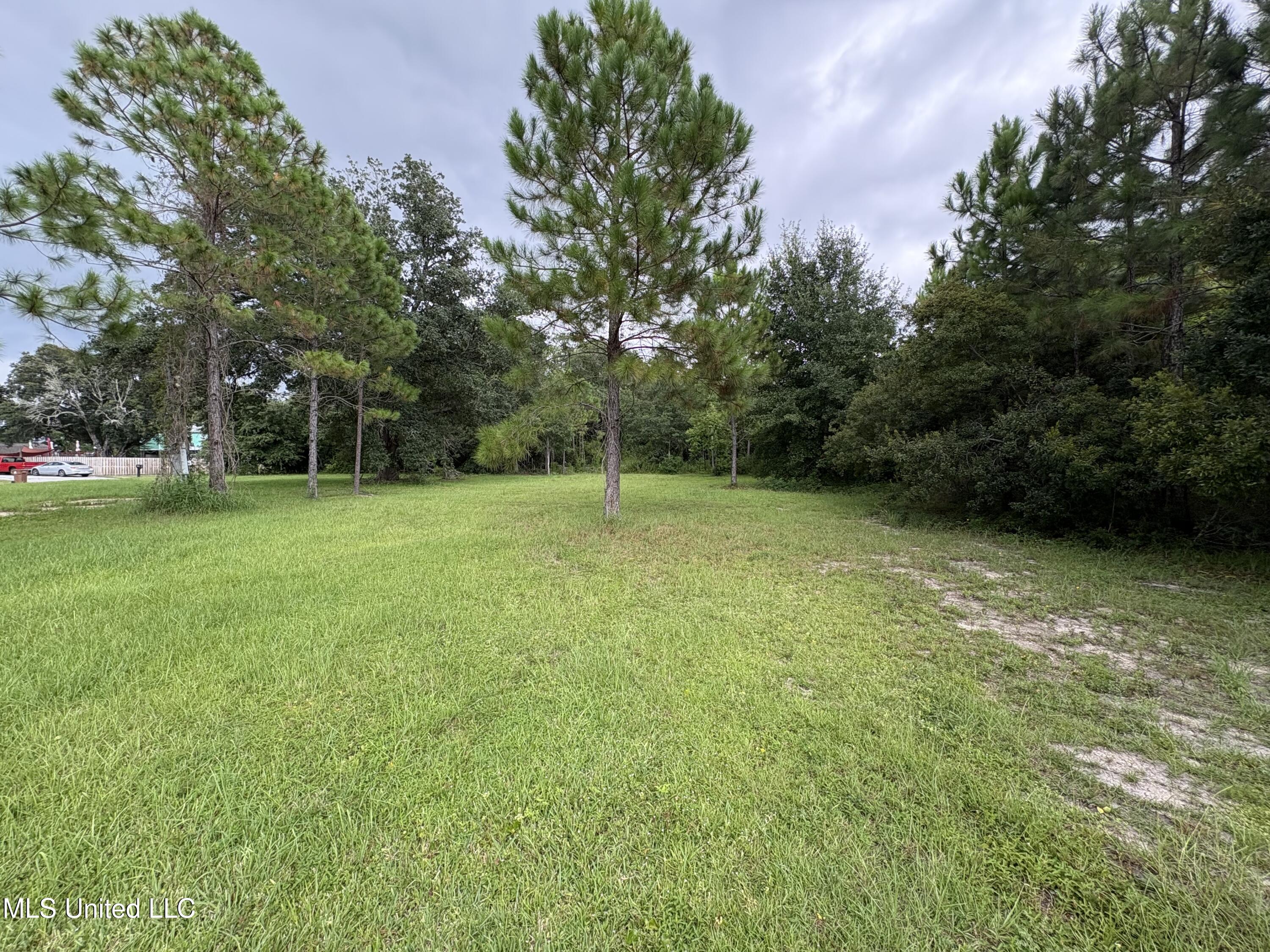 560 Cedar Avenue Property Photo 2