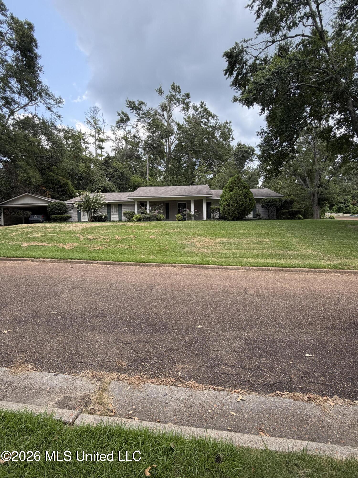 806 Crestview Drive Property Photo 1