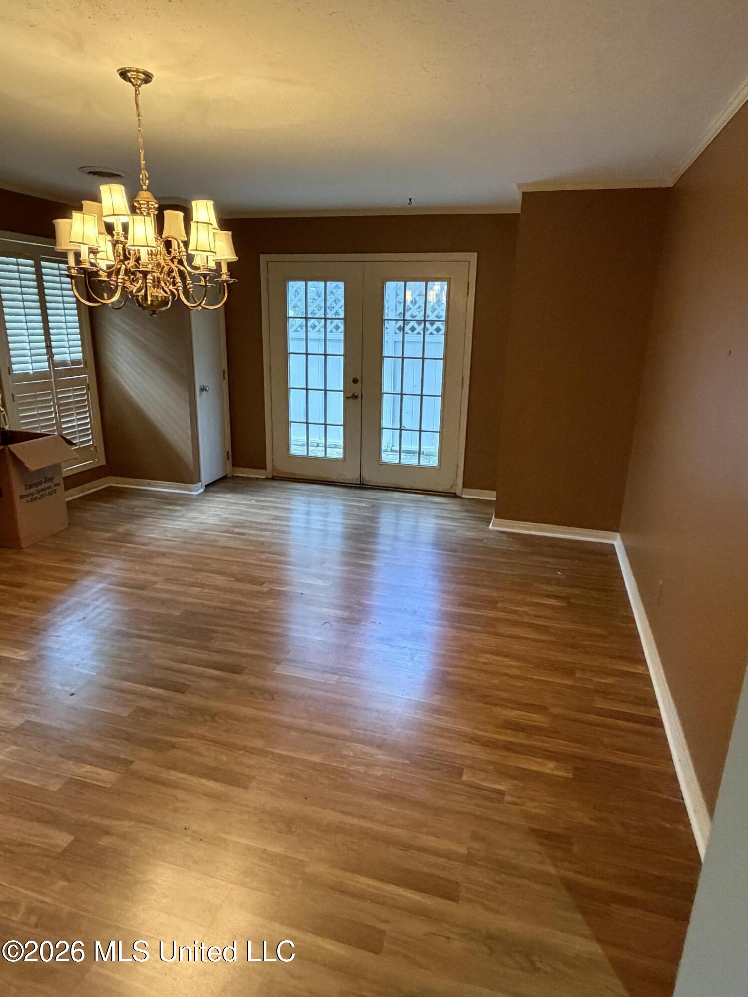 806 Crestview Drive Property Photo 8