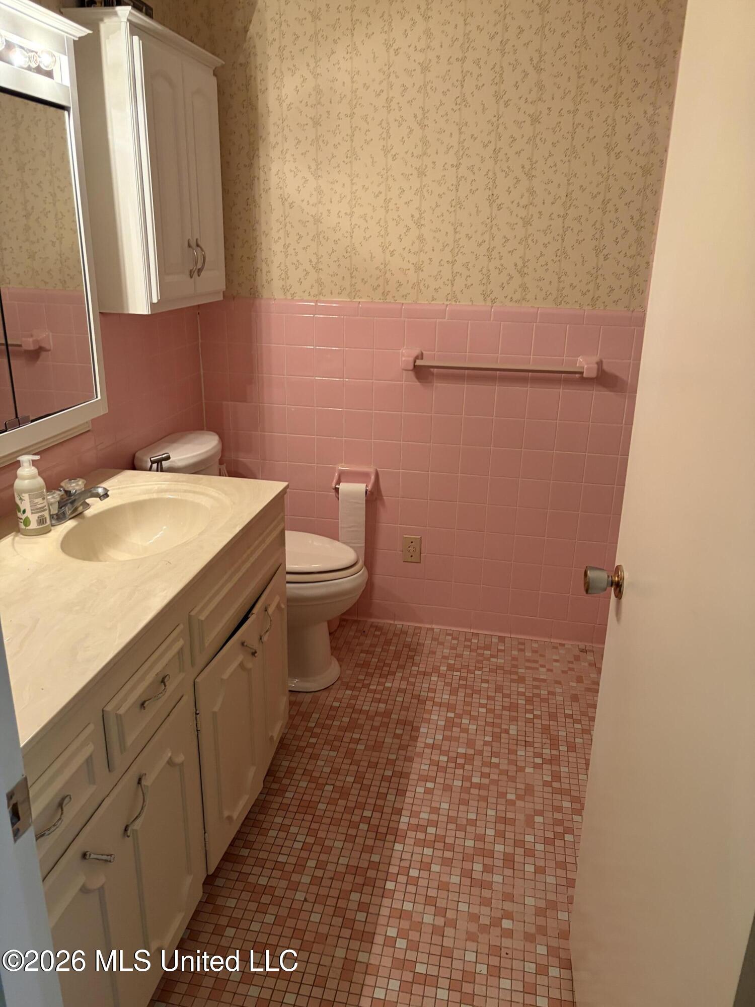 806 Crestview Drive Property Photo 16
