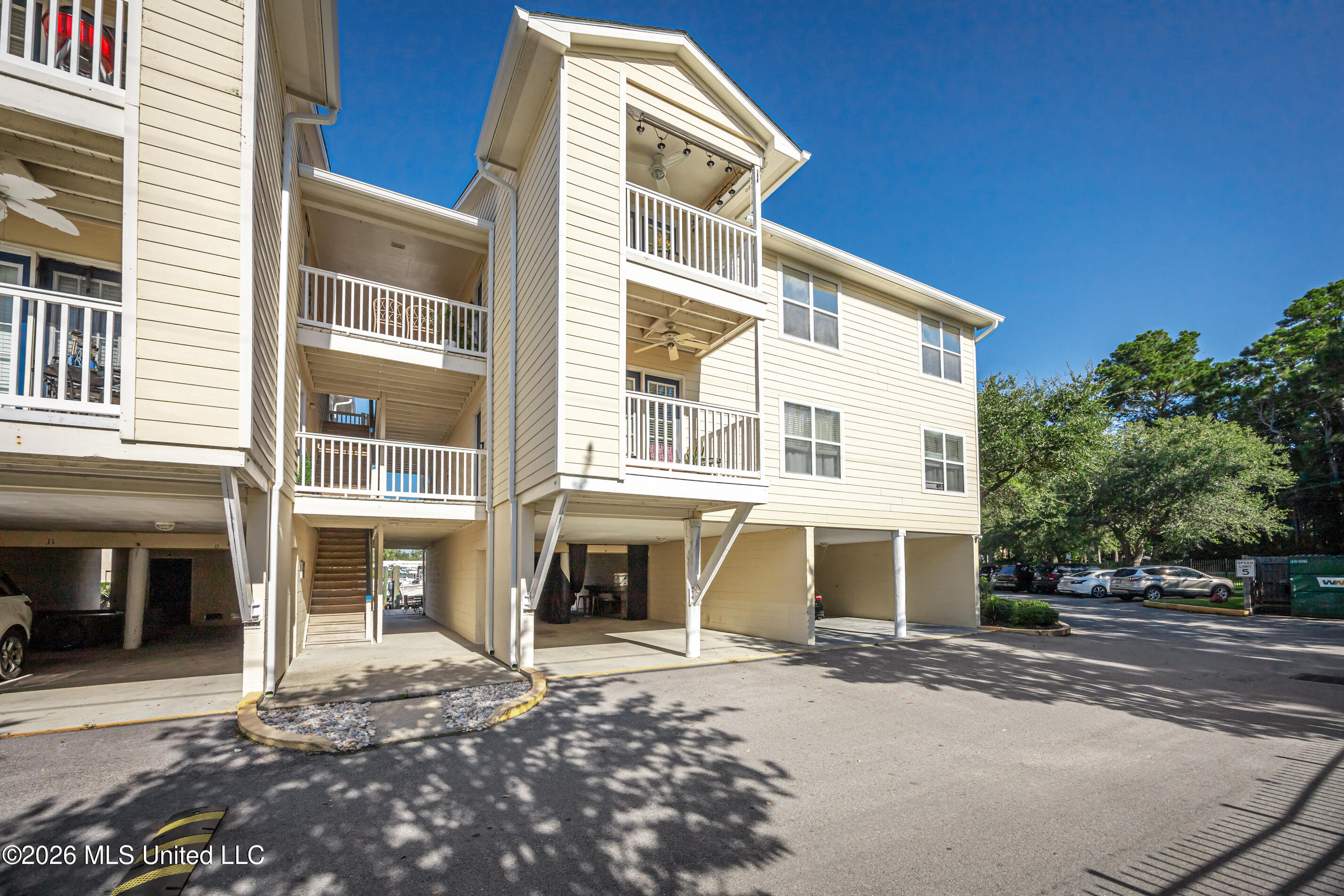 2421 Beachview Drive Property Photo 3