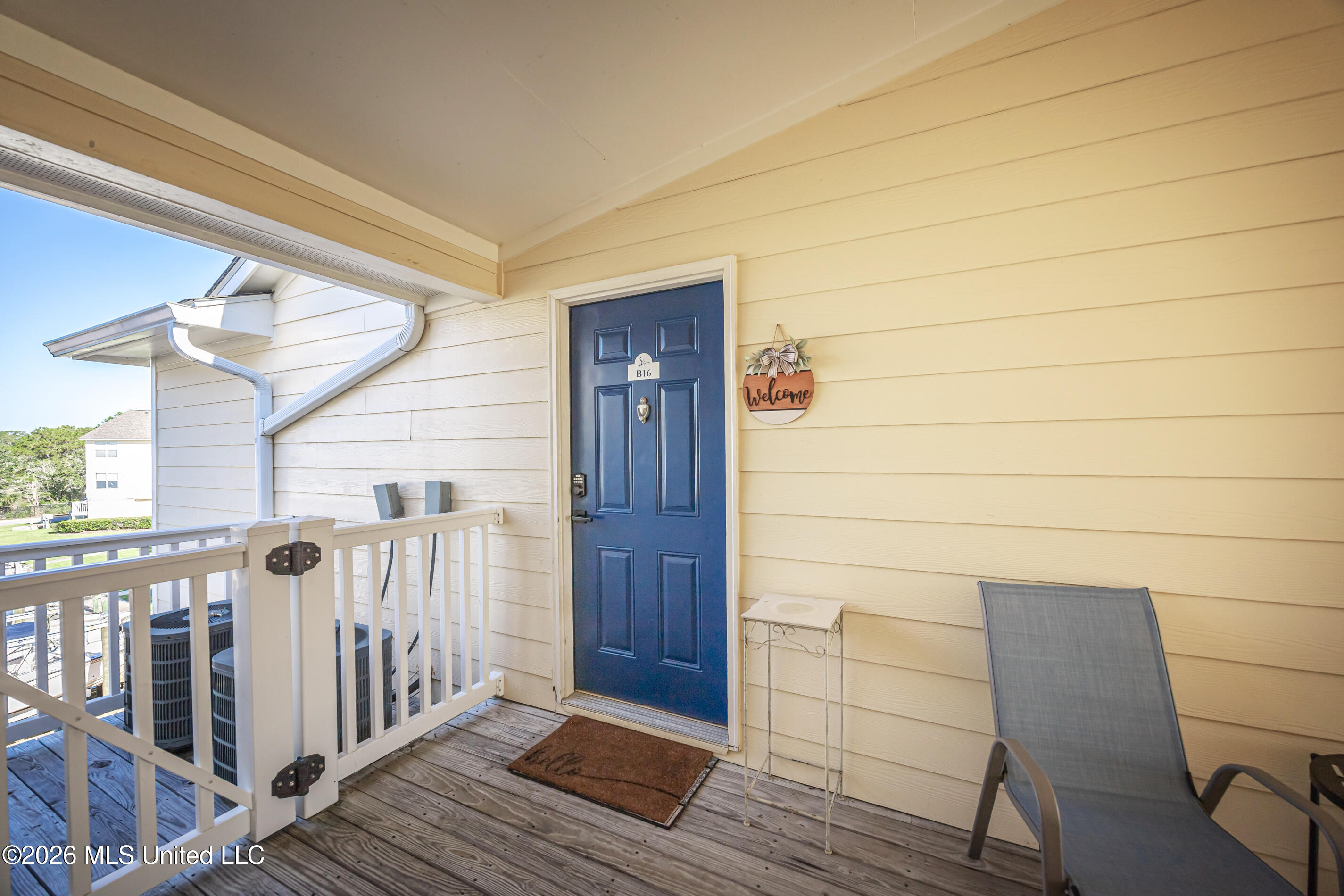 2421 Beachview Drive Property Photo 4