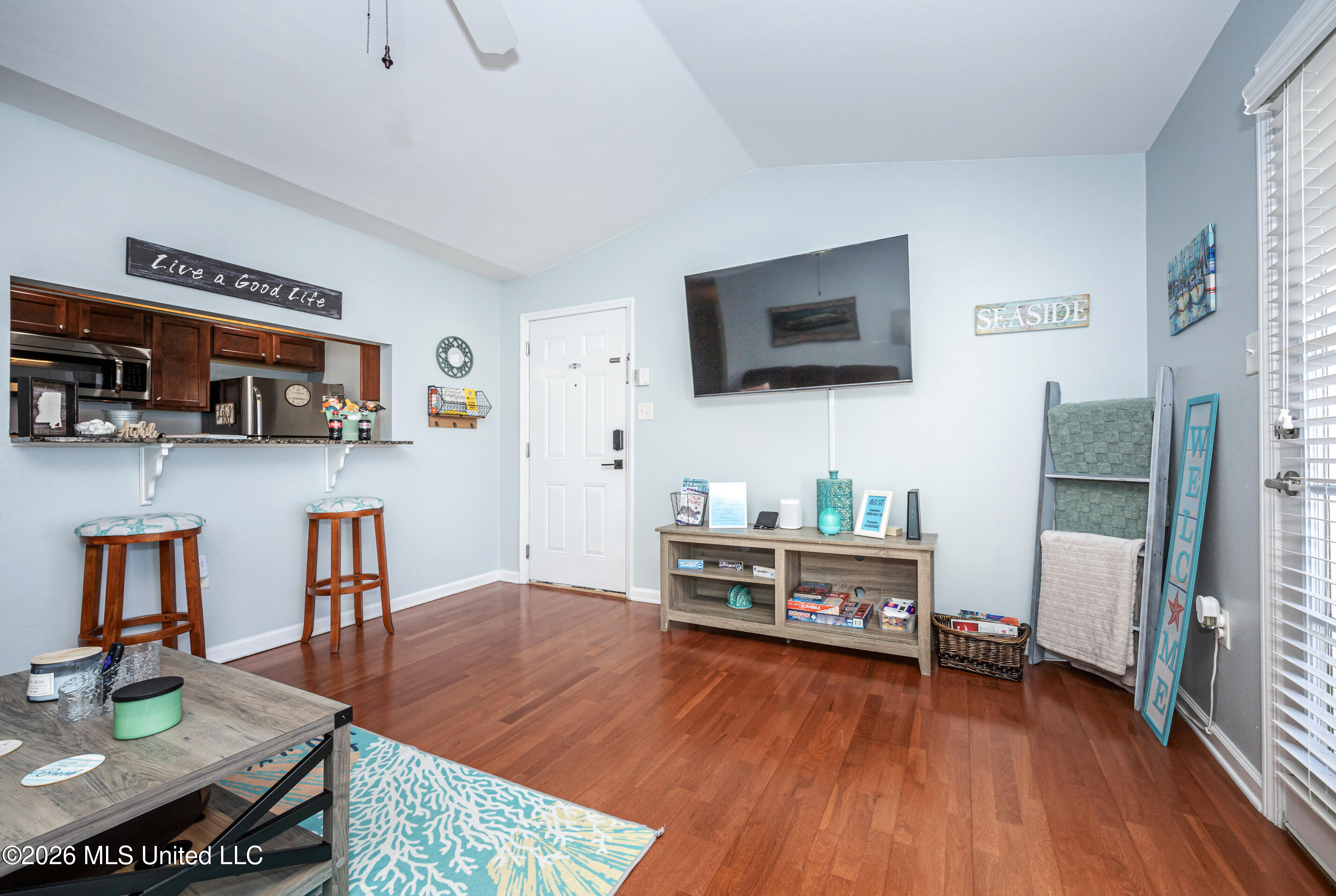 2421 Beachview Drive Property Photo 10
