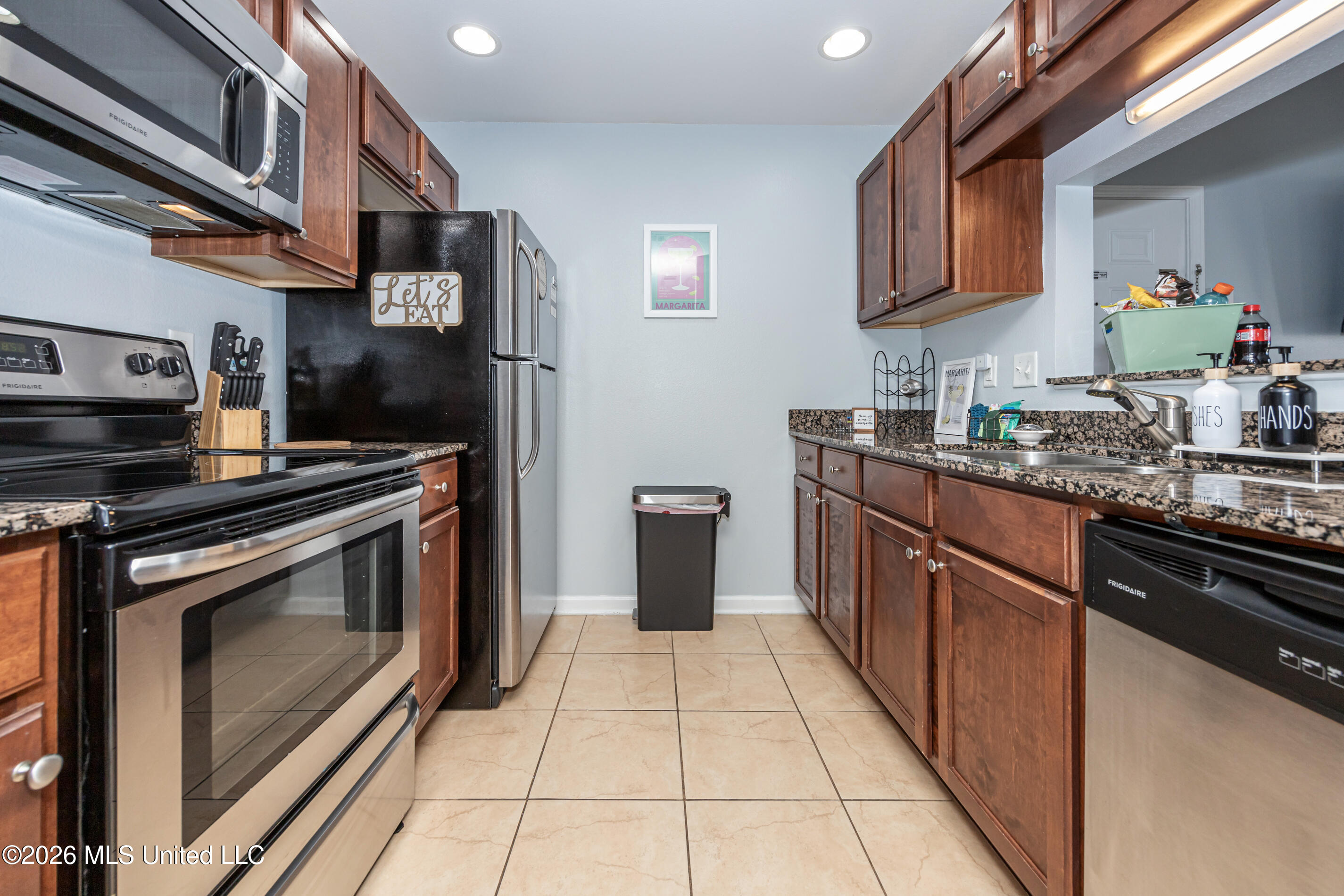 2421 Beachview Drive Property Photo 16