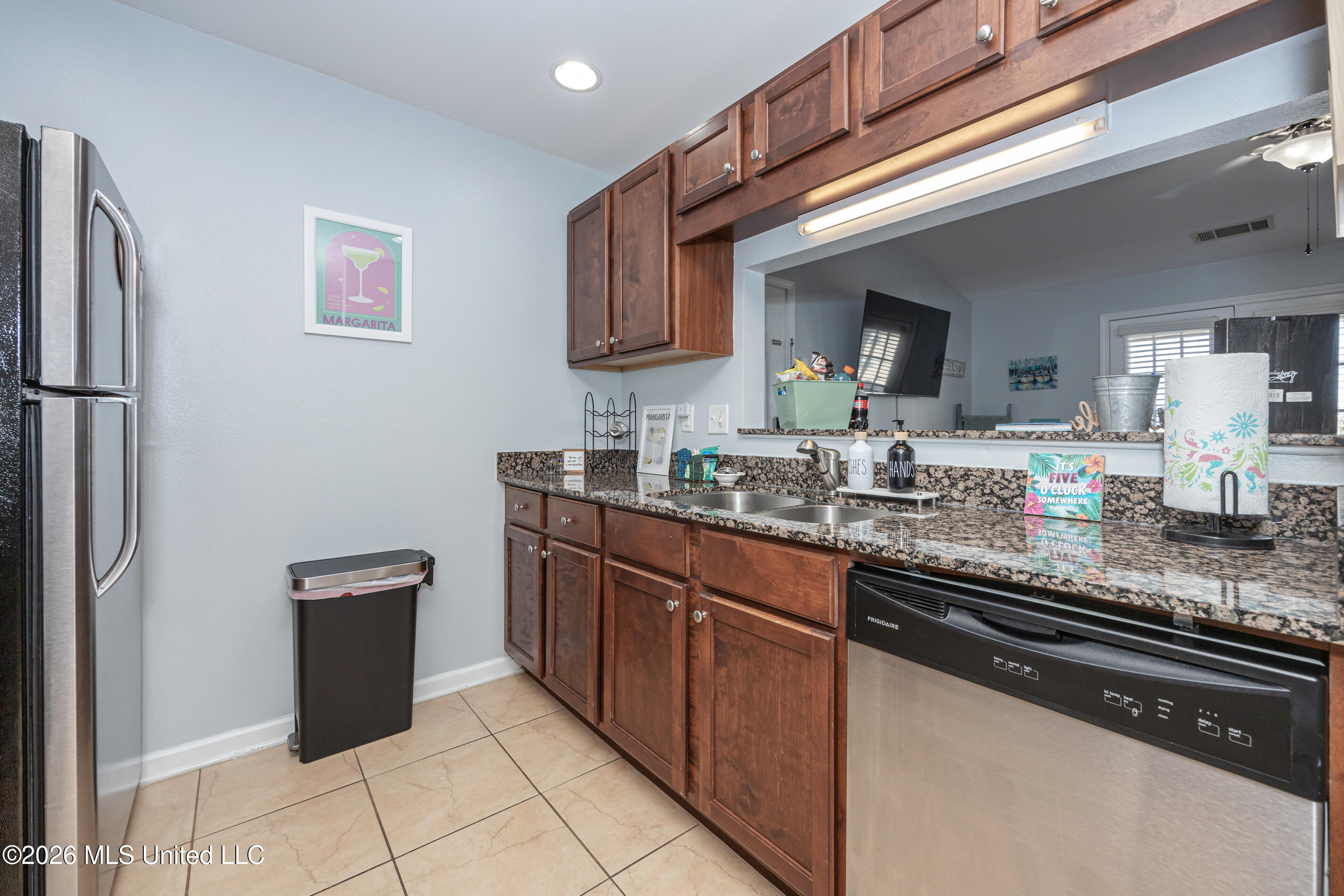 2421 Beachview Drive Property Photo 17