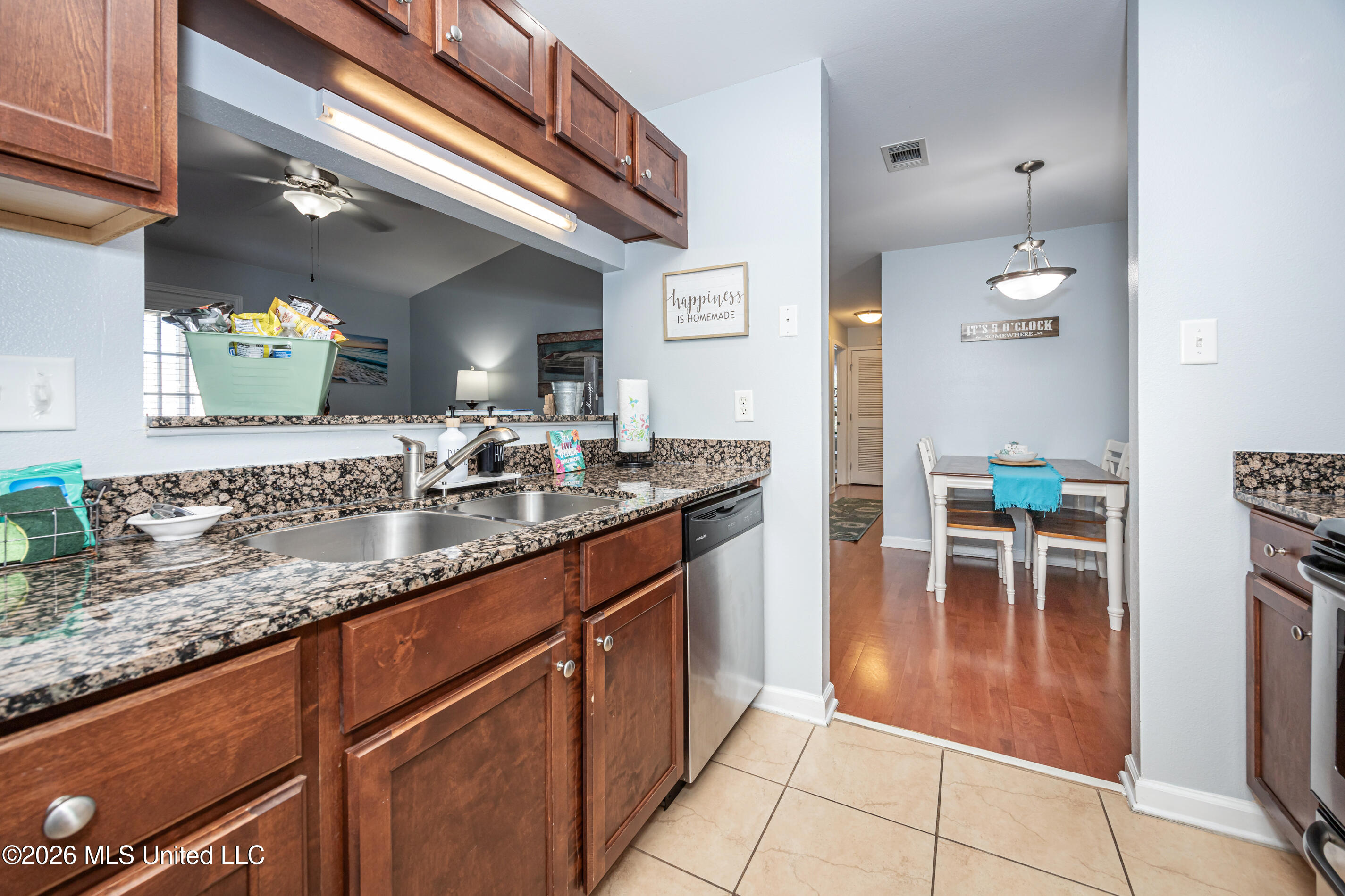 2421 Beachview Drive Property Photo 19