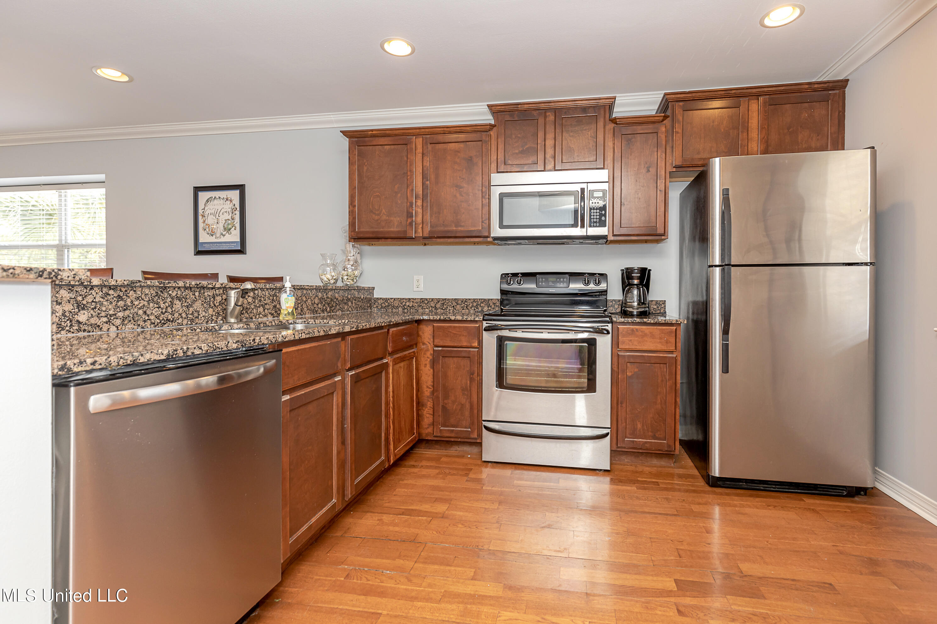 2421 Beachview Drive Property Photo 63