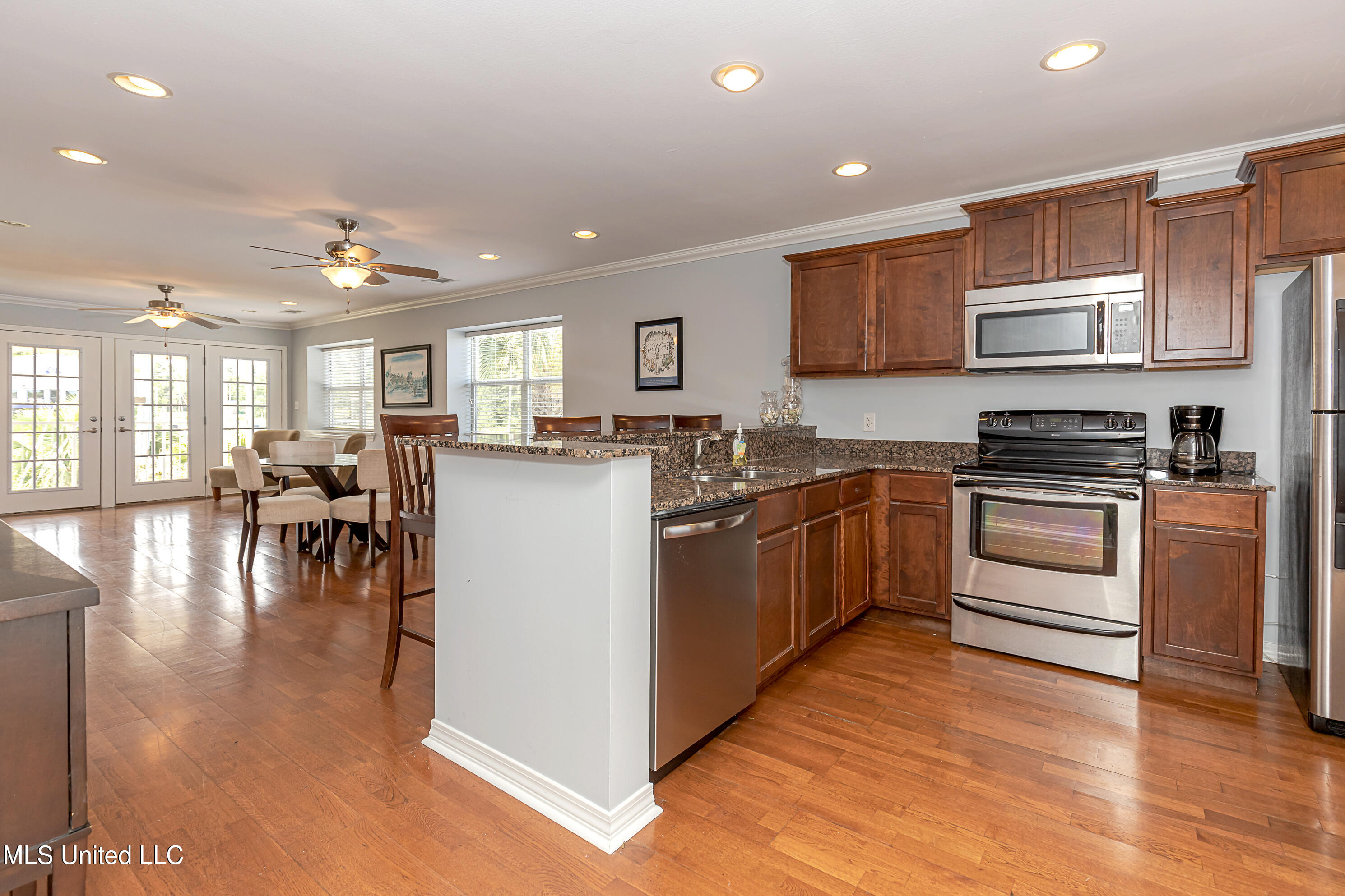 2421 Beachview Drive Property Photo 64