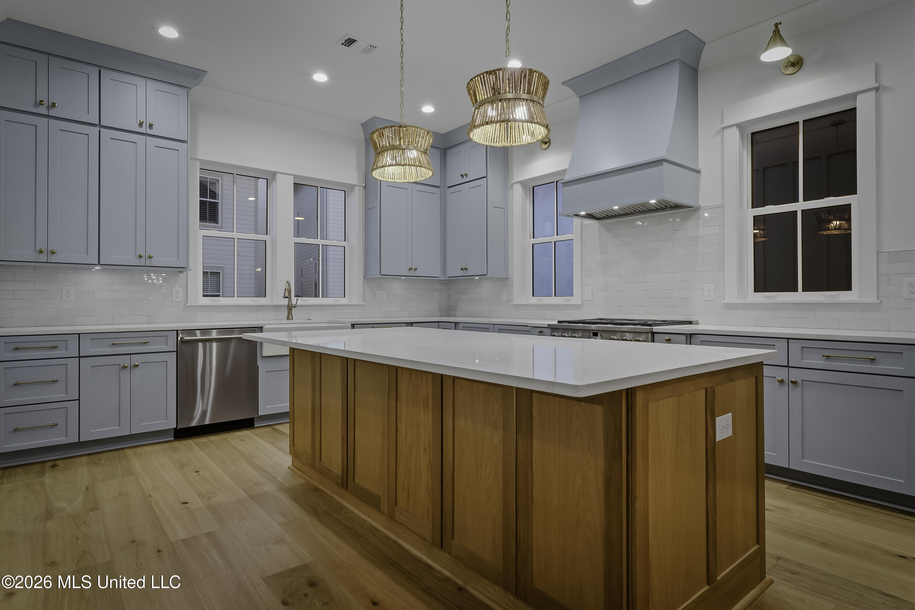 201 Saint George Avenue Property Photo 5