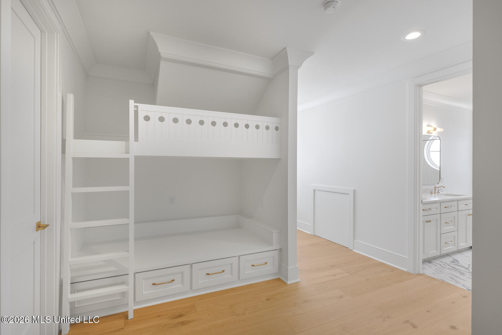 201 Saint George Avenue Property Photo 11