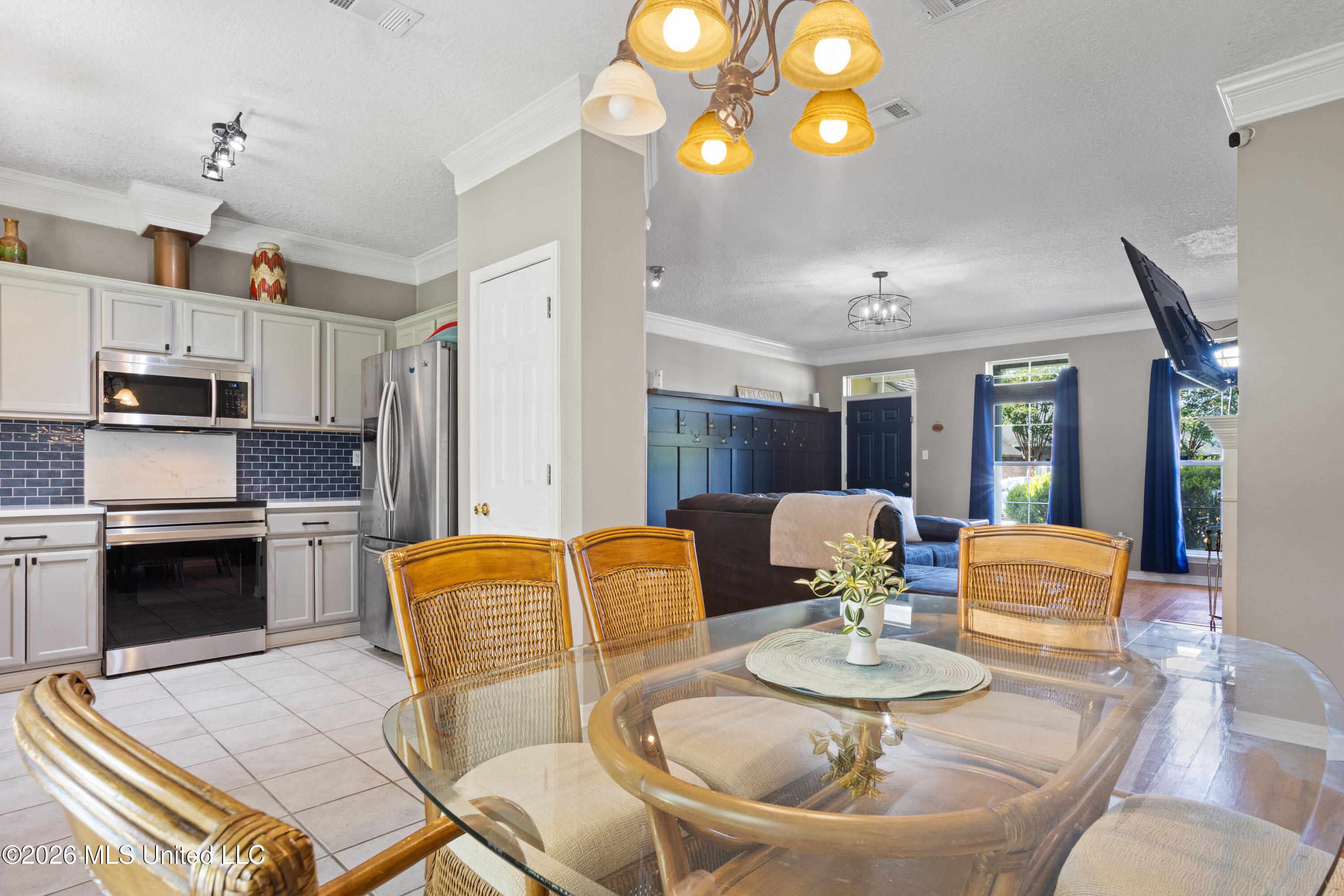 15038 Loveless Drive Property Photo 11