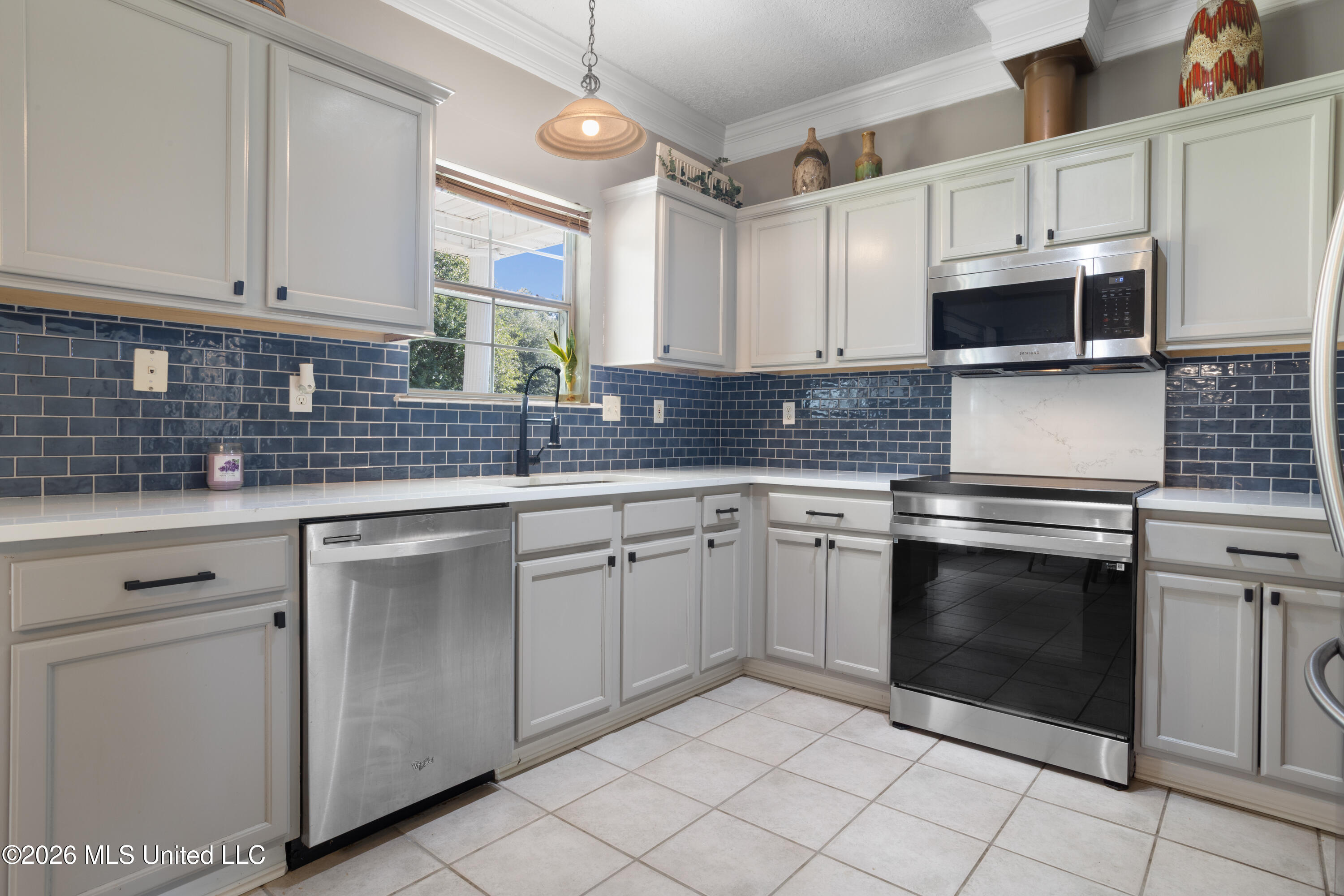 15038 Loveless Drive Property Photo 12