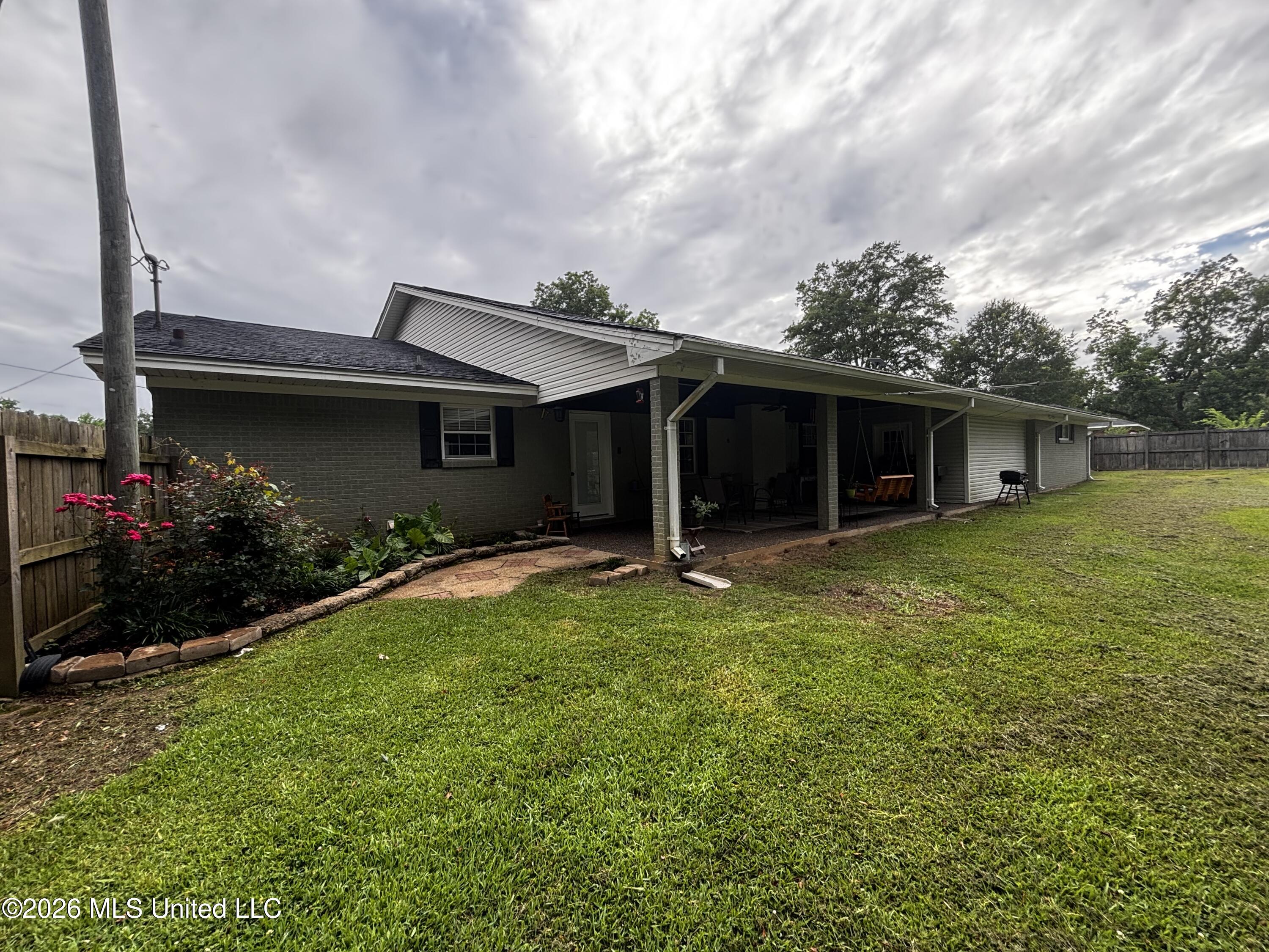215 Alma Avenue Property Photo 2