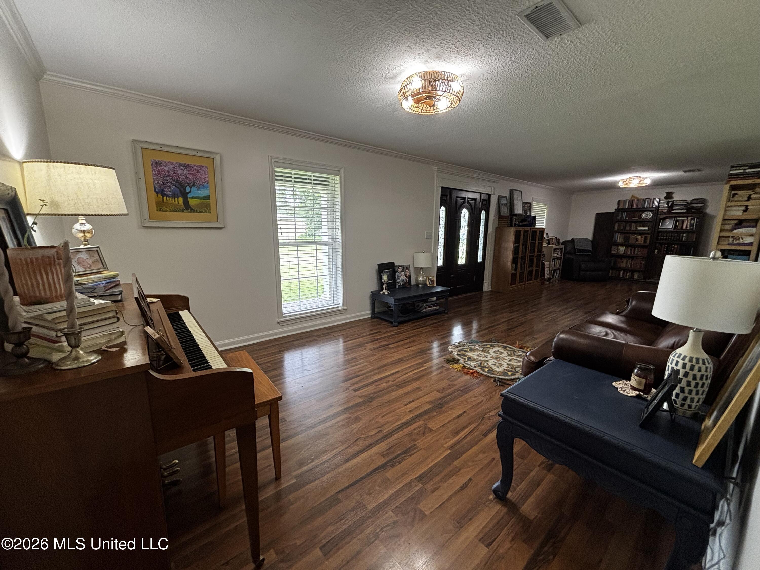 215 Alma Avenue Property Photo 6