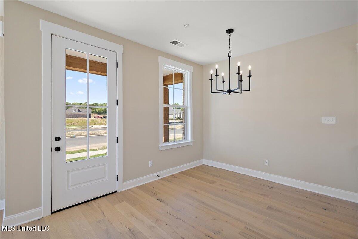 691 Bolivar Drive Property Photo 8
