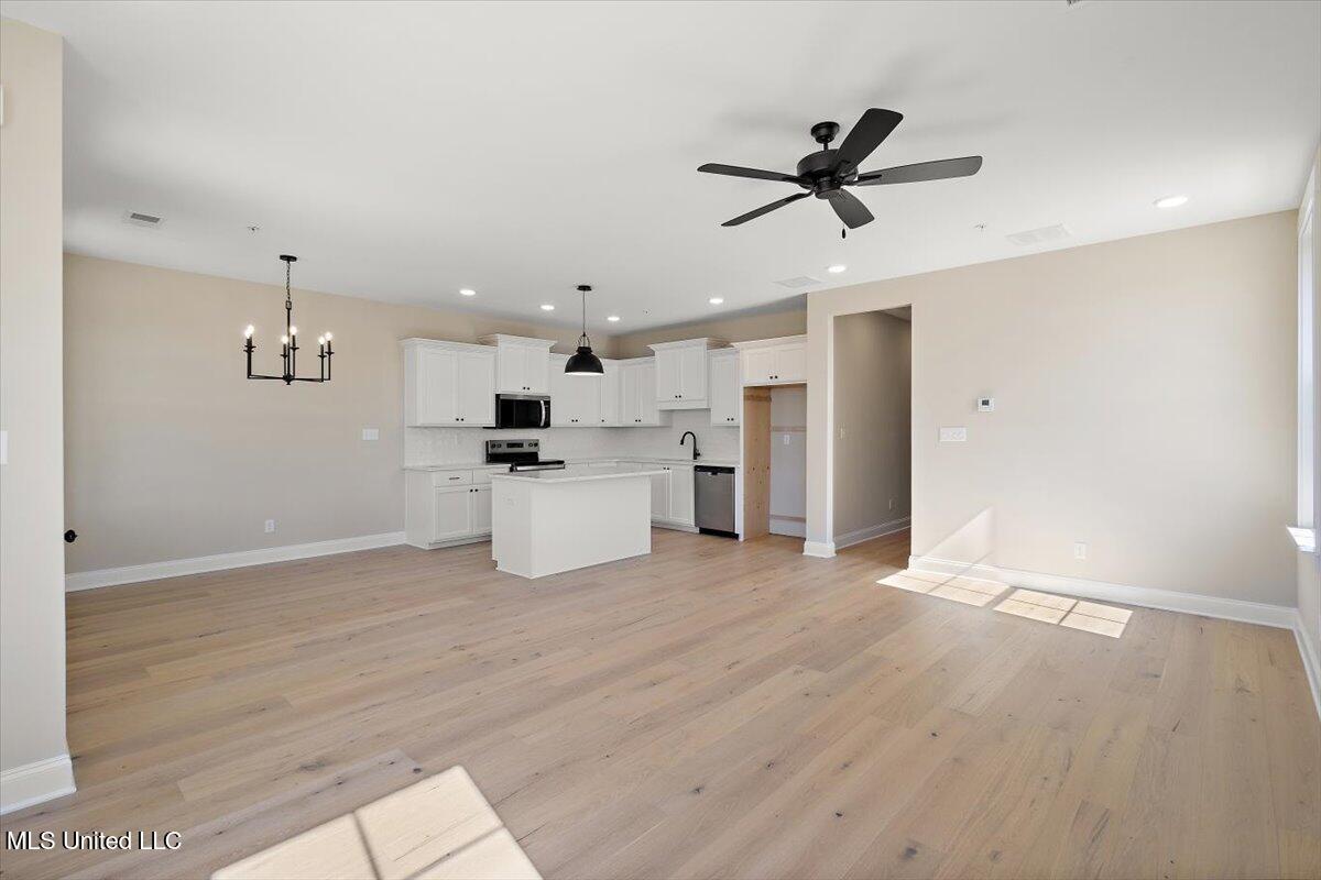 691 Bolivar Drive Property Photo 9