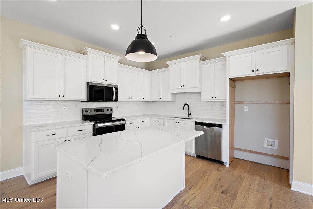691 Bolivar Drive Property Photo 11