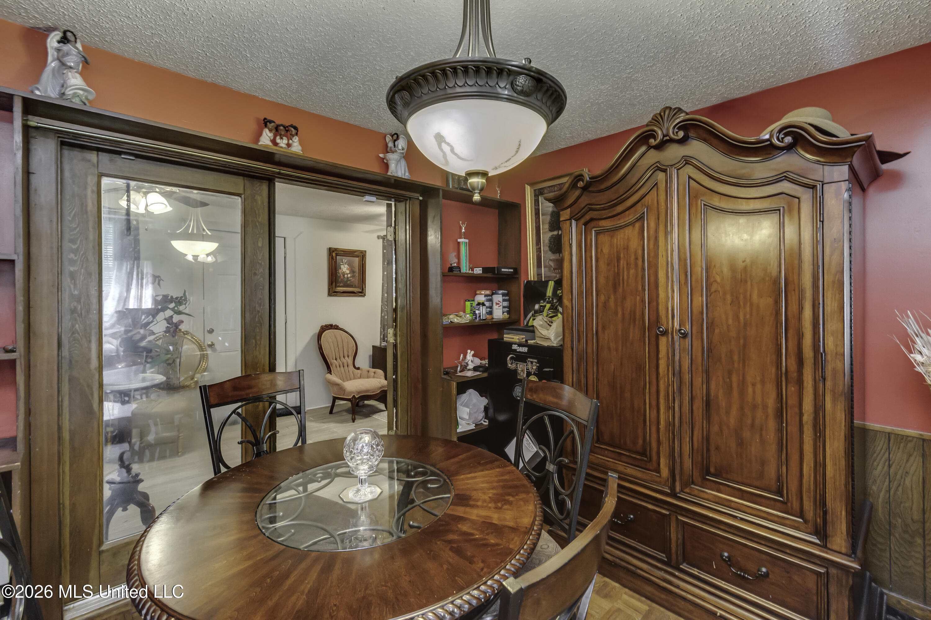 4737 Sherbrook Drive Property Photo 4