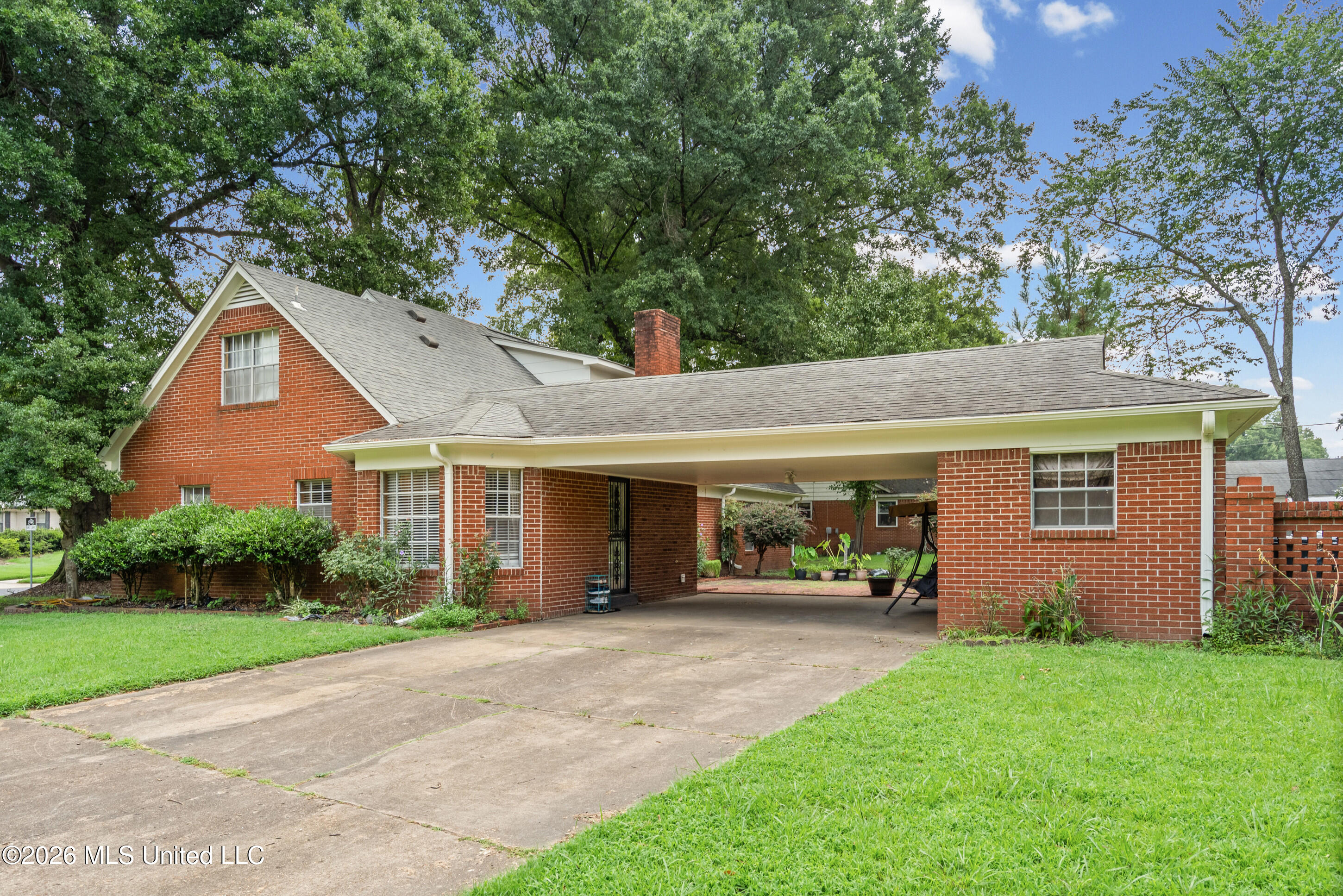 8619 Chesterfield Drive Property Photo 2