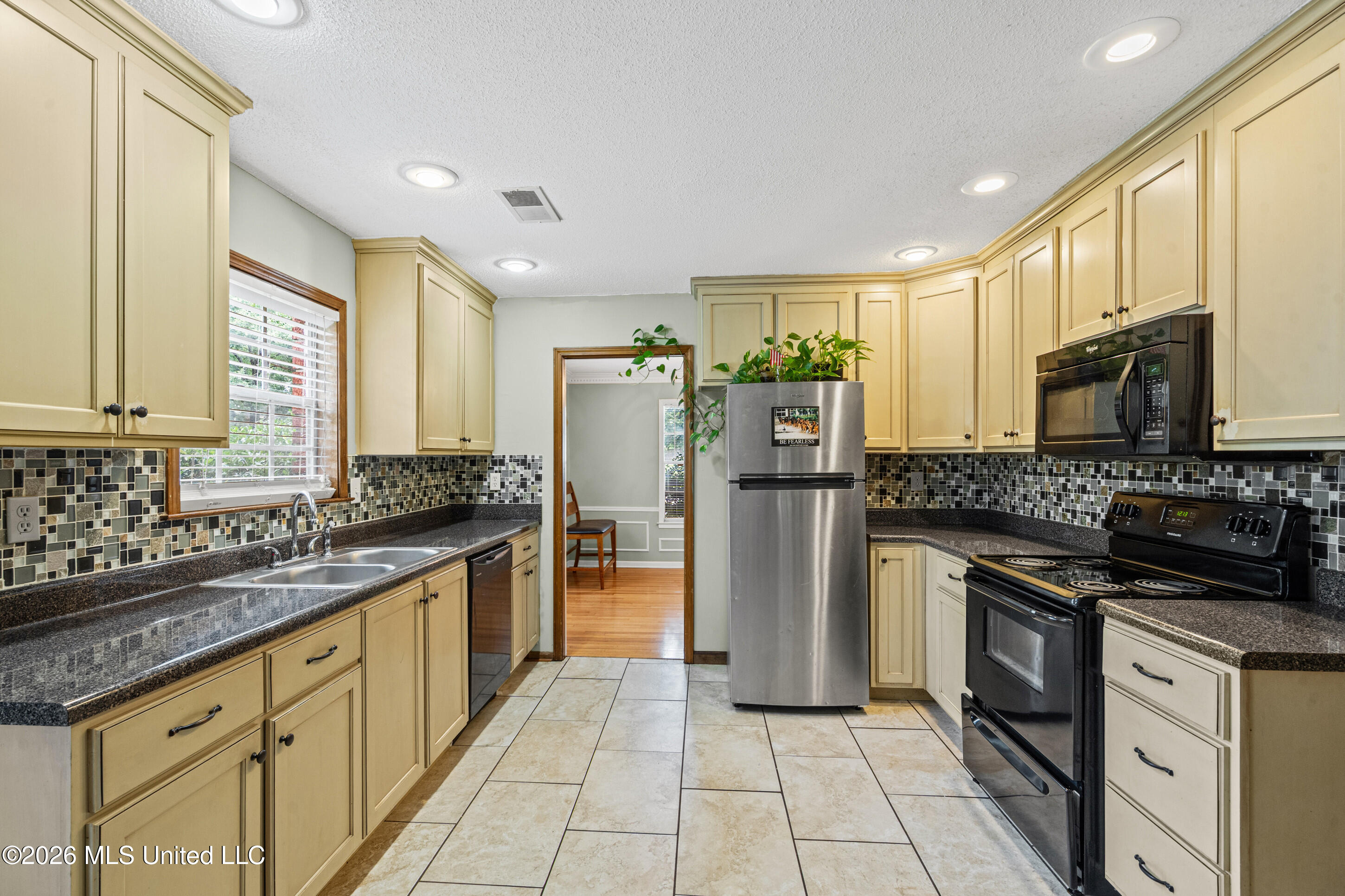 8619 Chesterfield Drive Property Photo 3