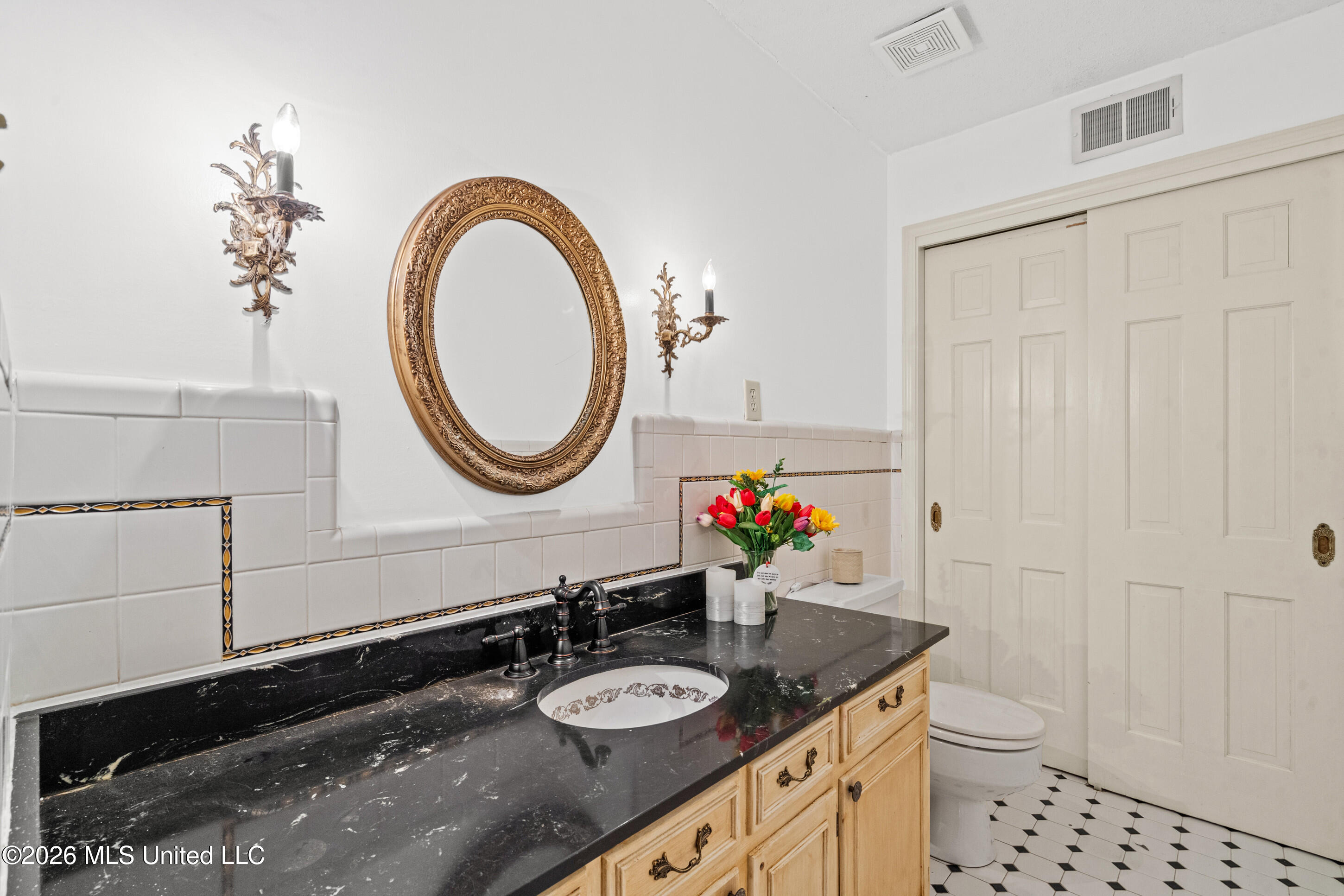 8619 Chesterfield Drive Property Photo 13