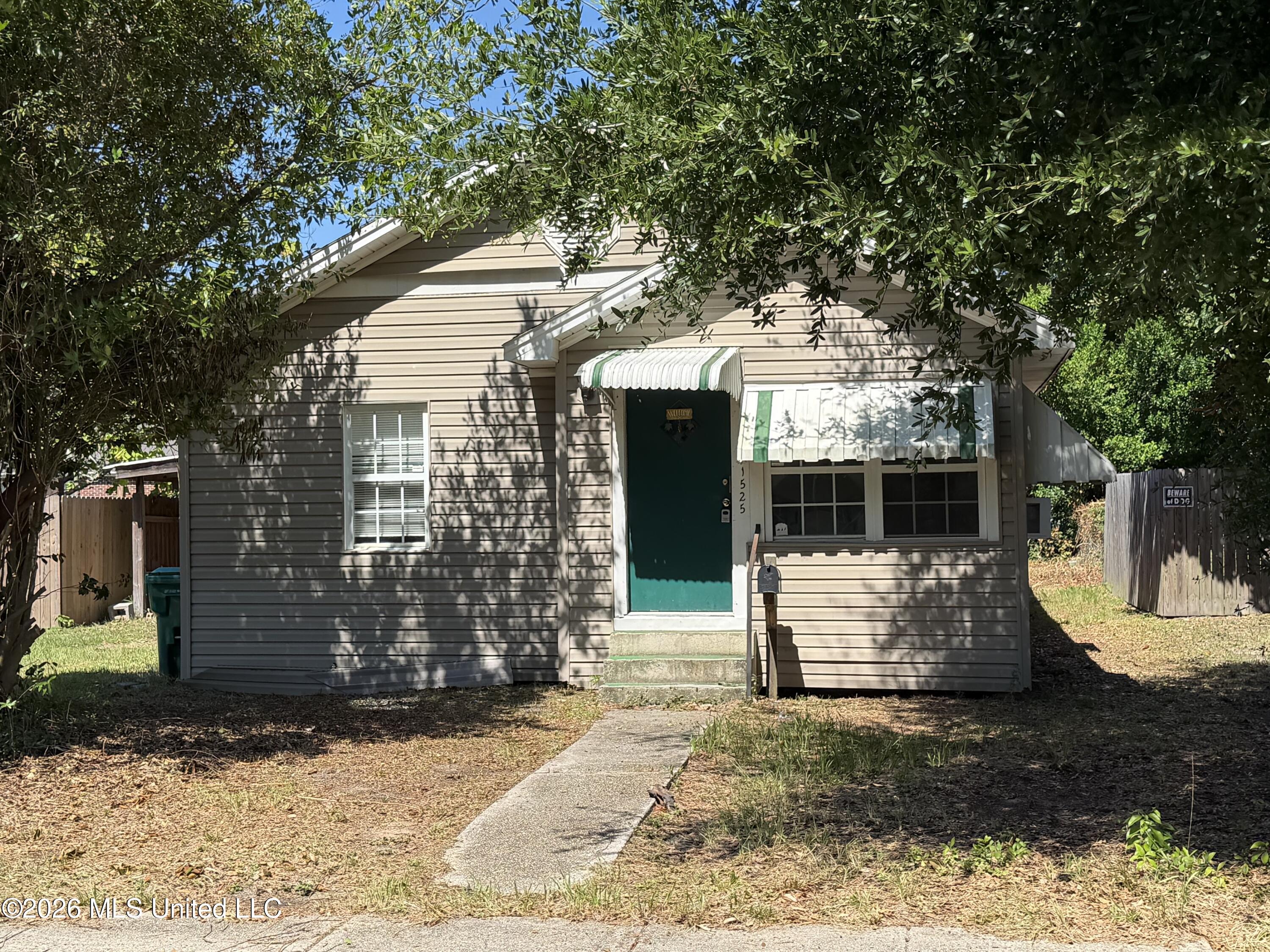 1525 Oleander Avenue Property Photo 1