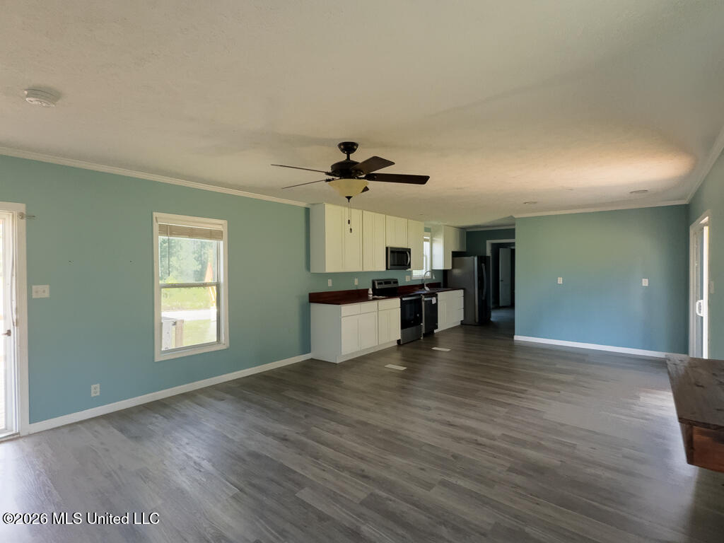 4 Willow Drive Property Photo 5
