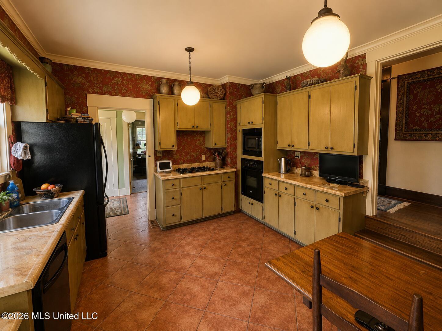 1113 Oakhurst Avenue Property Photo 7