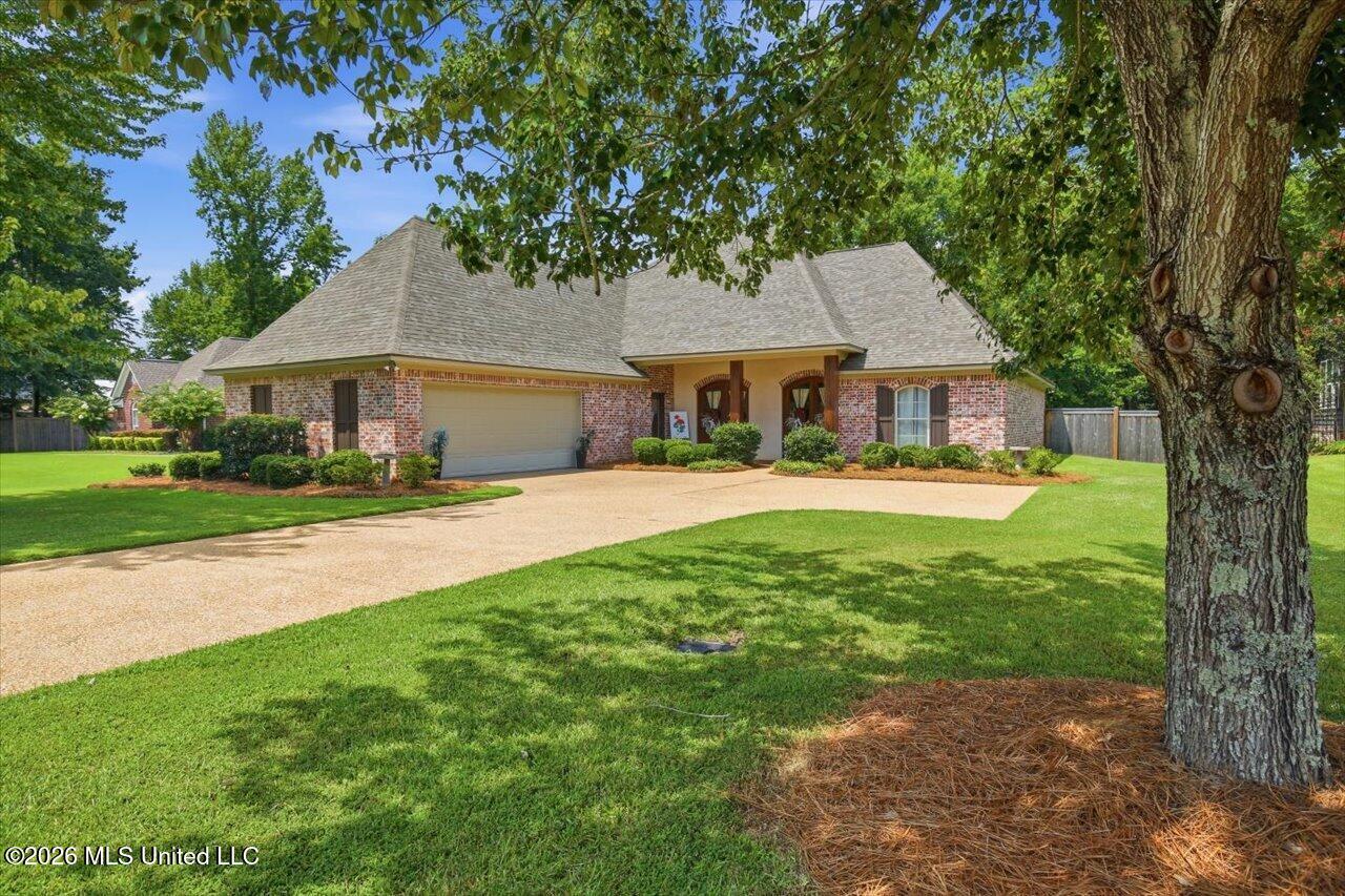 308 Creston Cove Property Photo 4