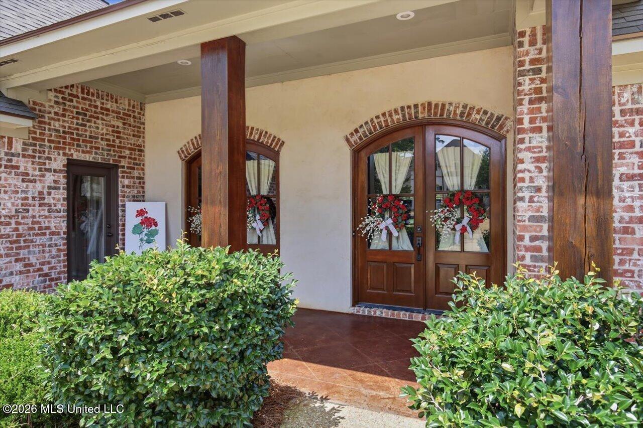 308 Creston Cove Property Photo 6