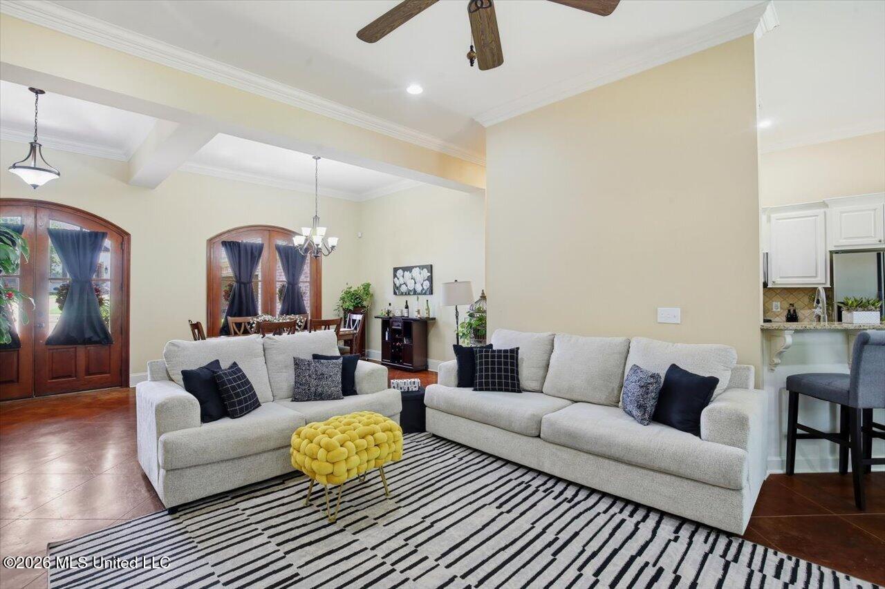 308 Creston Cove Property Photo 11