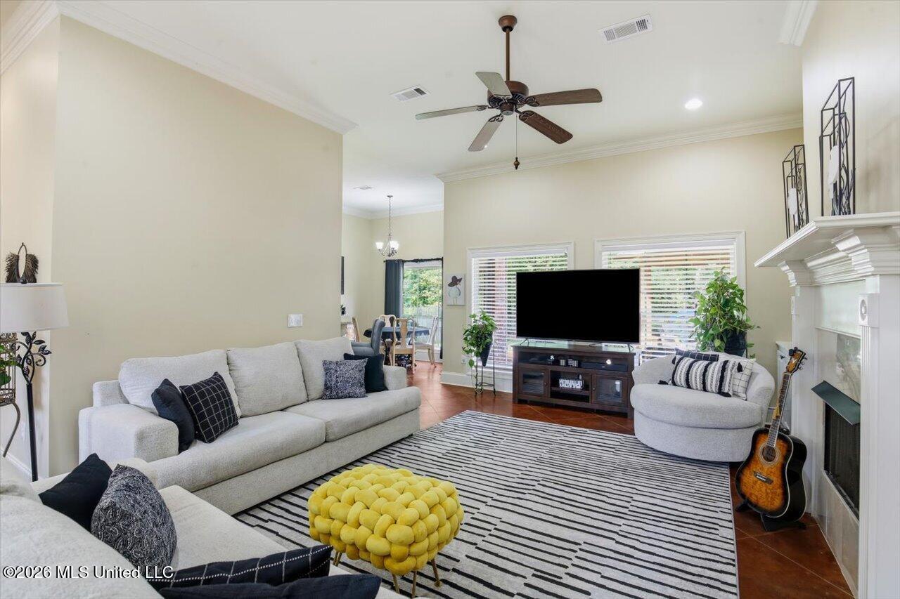 308 Creston Cove Property Photo 12