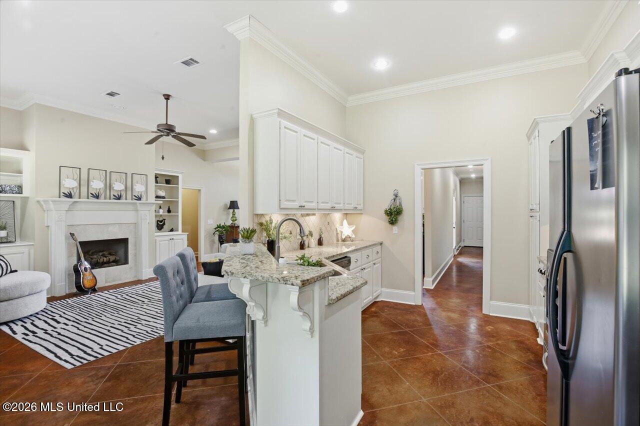 308 Creston Cove Property Photo 14