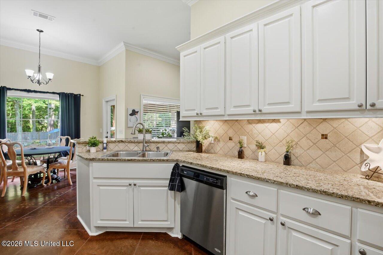 308 Creston Cove Property Photo 16