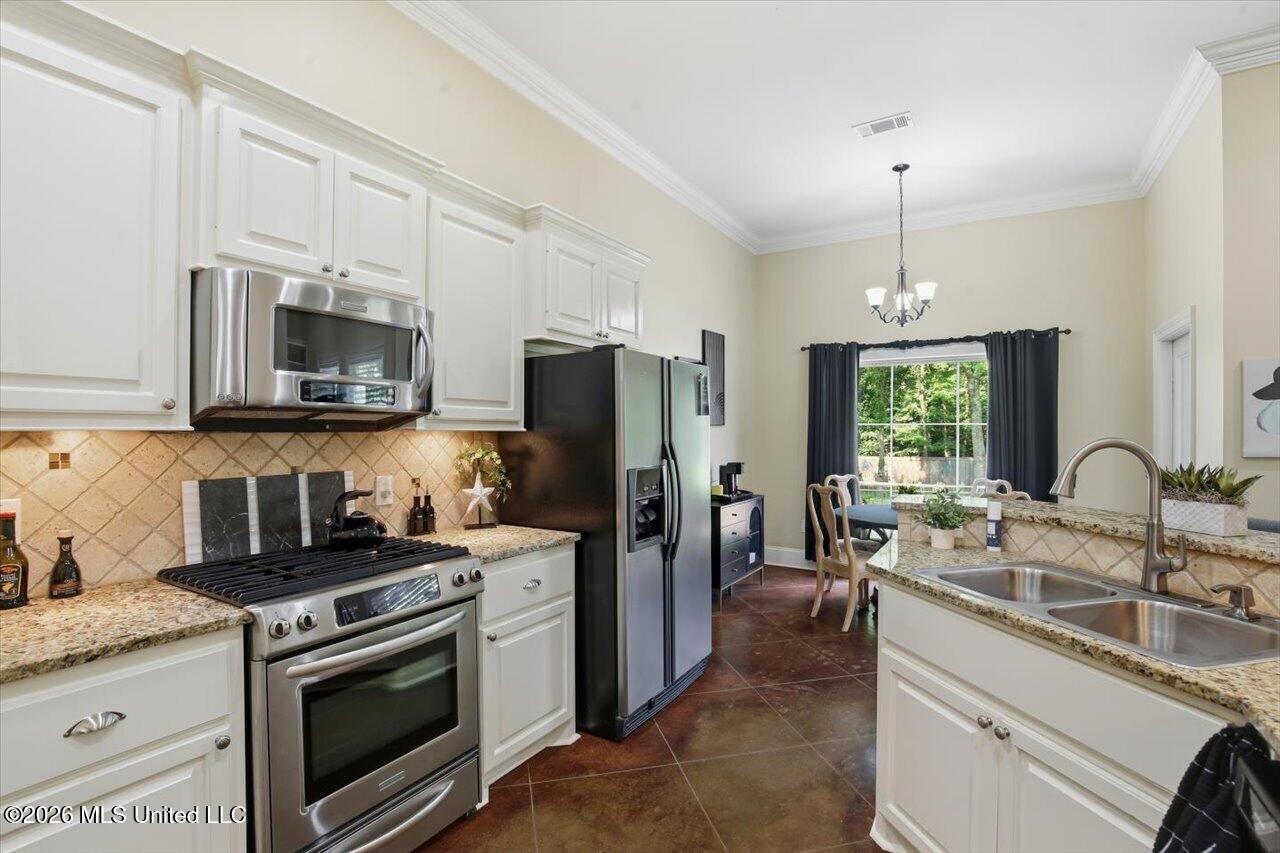 308 Creston Cove Property Photo 17
