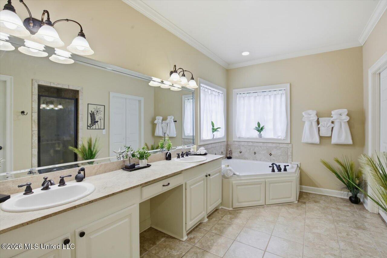 308 Creston Cove Property Photo 27
