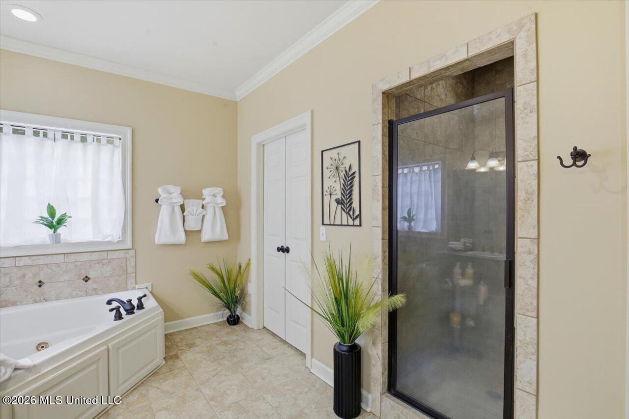 308 Creston Cove Property Photo 28