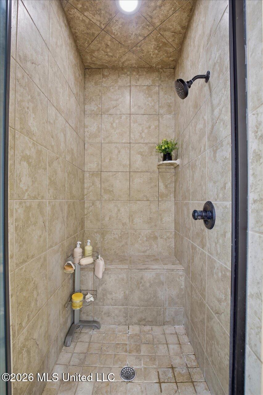 308 Creston Cove Property Photo 29