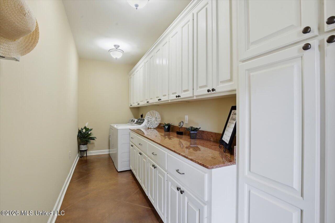 308 Creston Cove Property Photo 33