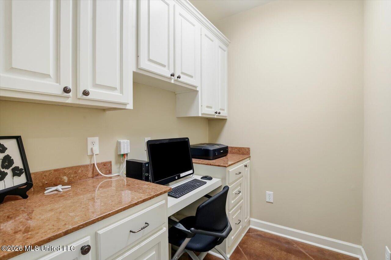 308 Creston Cove Property Photo 34