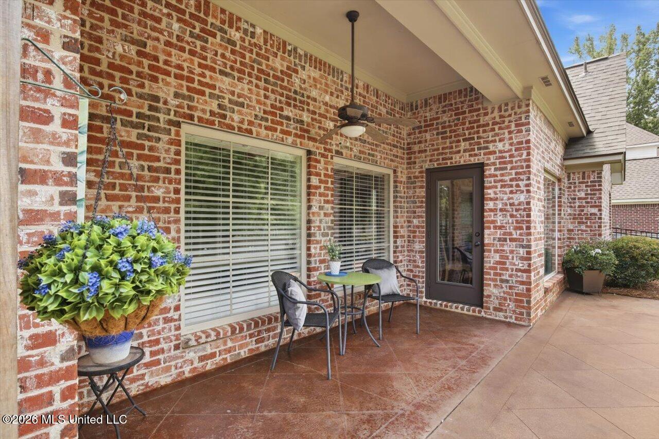 308 Creston Cove Property Photo 44