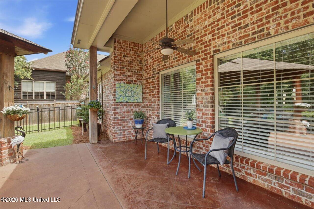 308 Creston Cove Property Photo 45