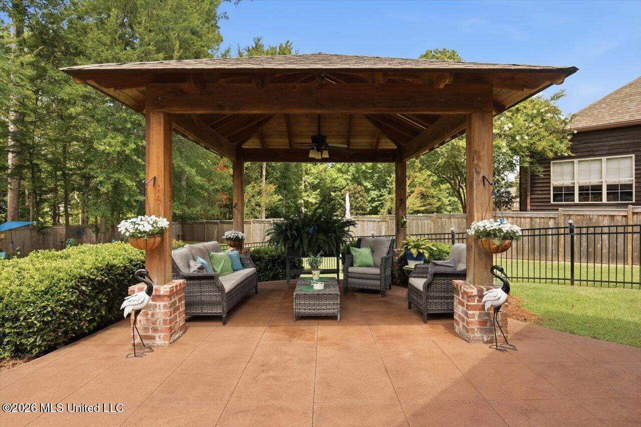 308 Creston Cove Property Photo 46