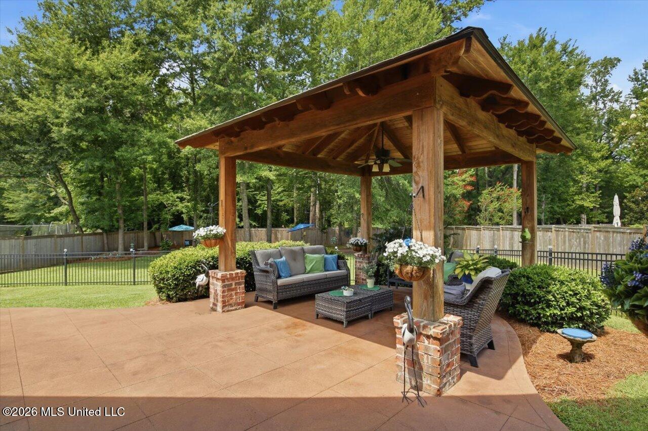 308 Creston Cove Property Photo 47