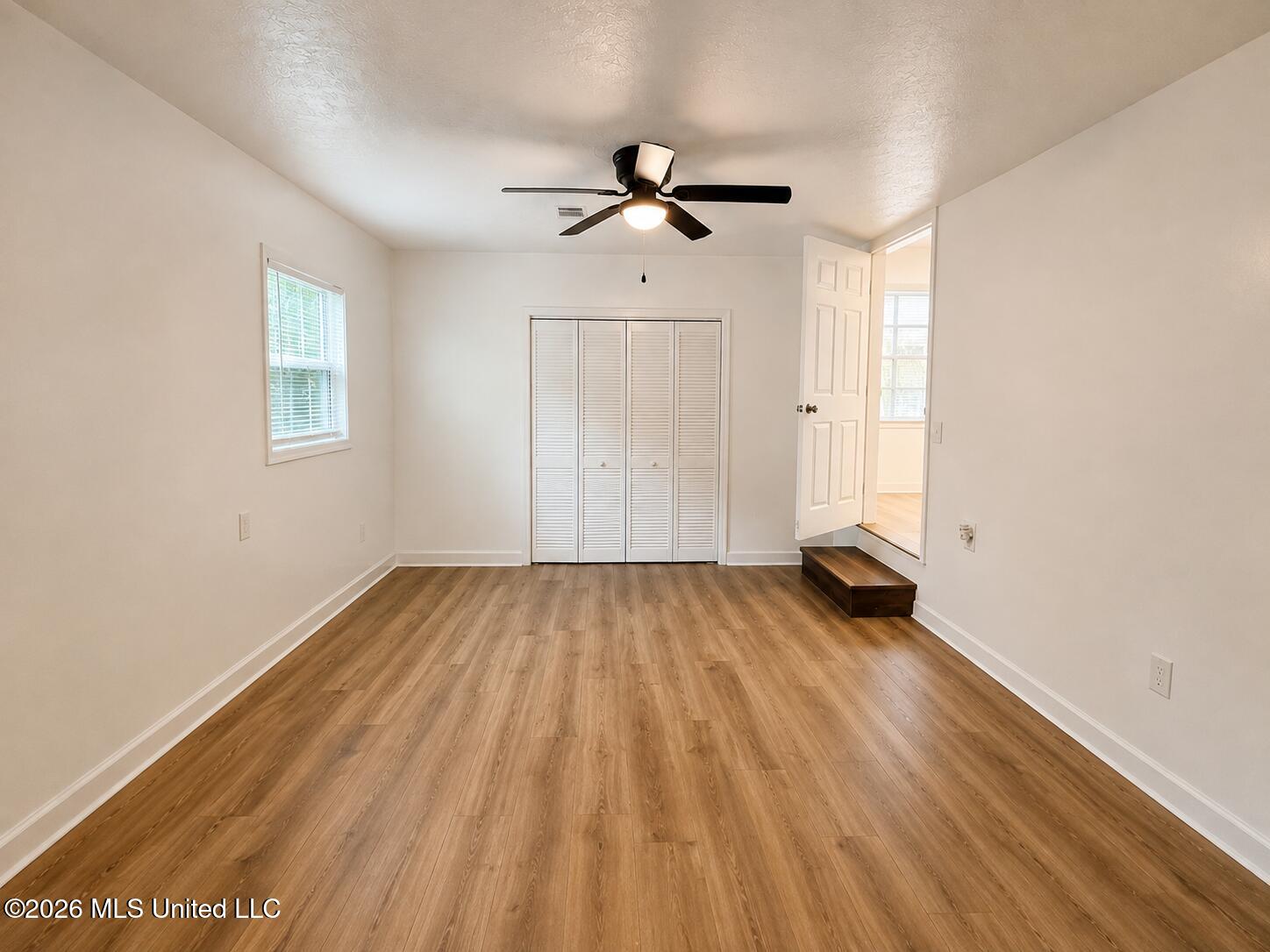 1872 Shady Lane Drive Property Photo 4